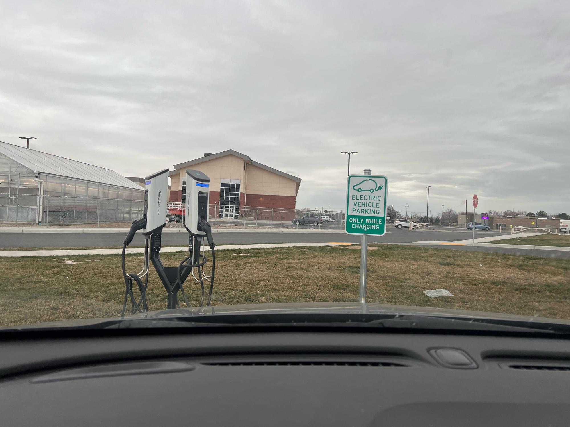 Sunnyside High School Sunnyside, WA EV Station