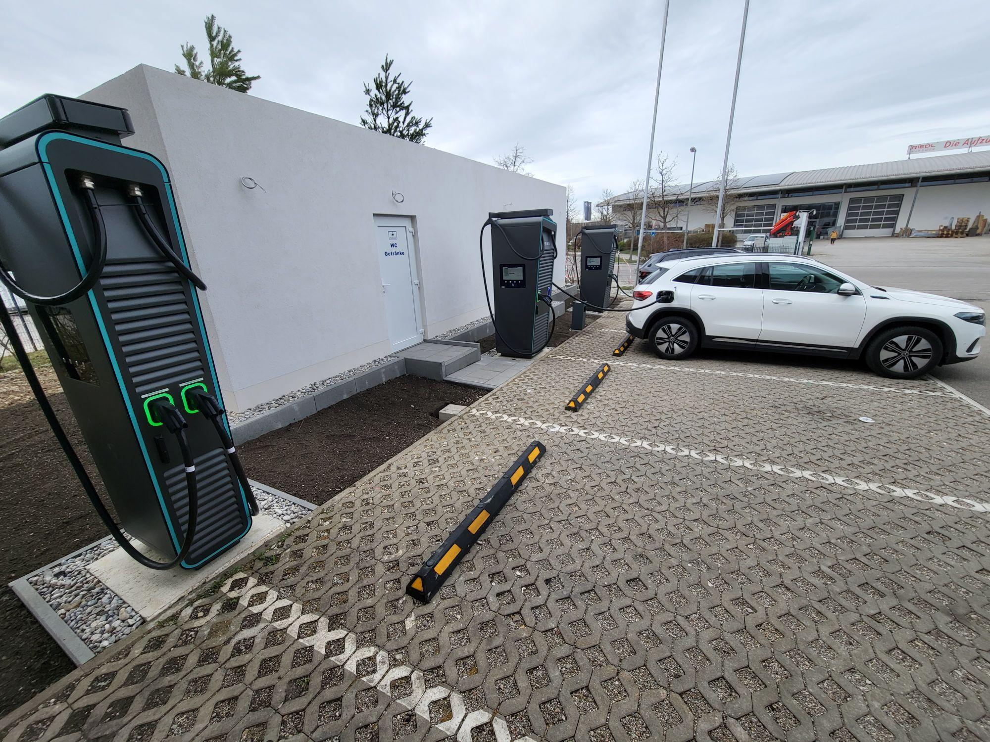 ChargePoint Network (Netherlands) B.V. | Feldkirchen, BY | EV Station