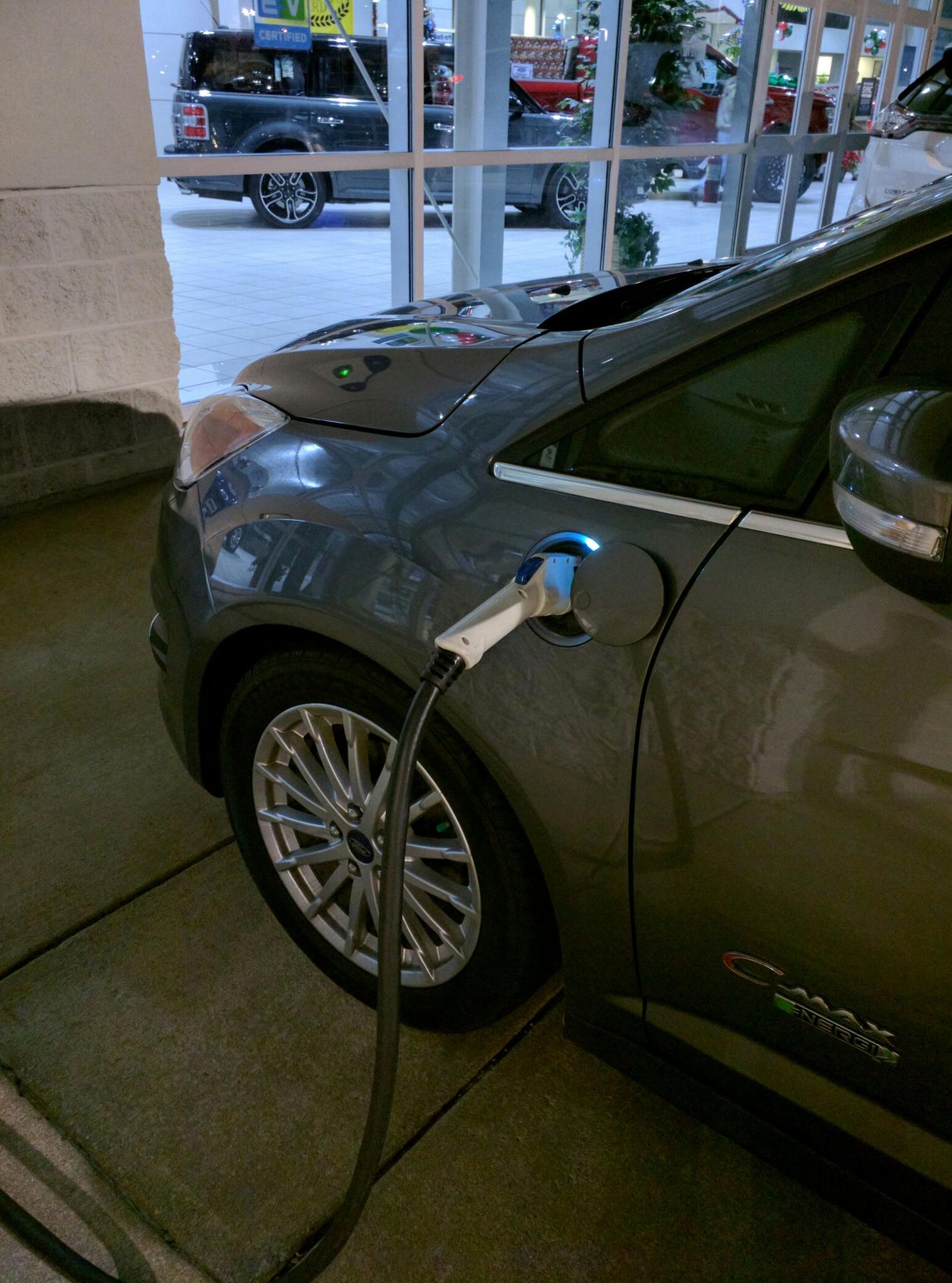 Cowles Parkway Ford Woodbridge, VA EV Station