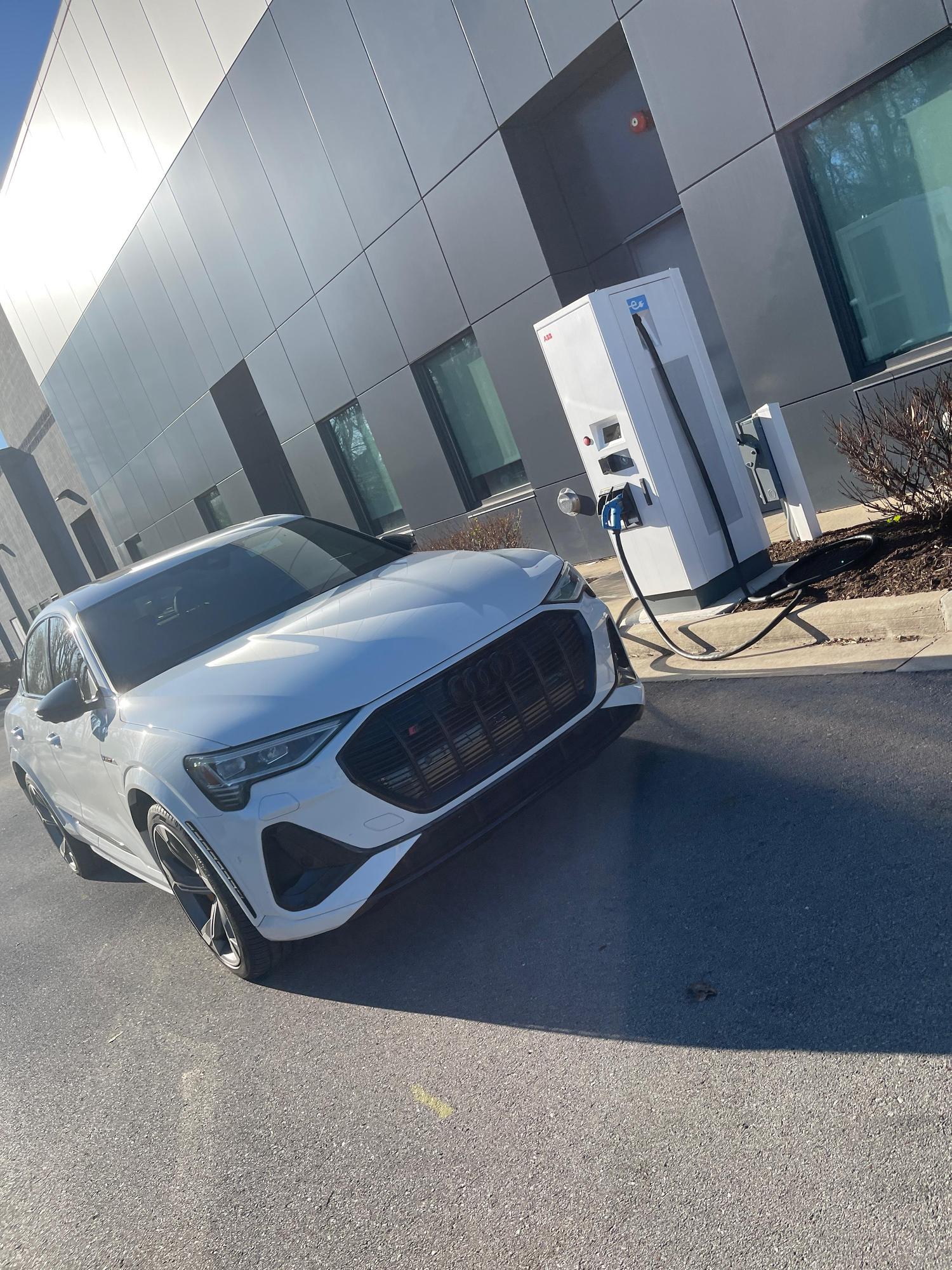 Benton Nissan of Columbia Columbia, TN EV Station