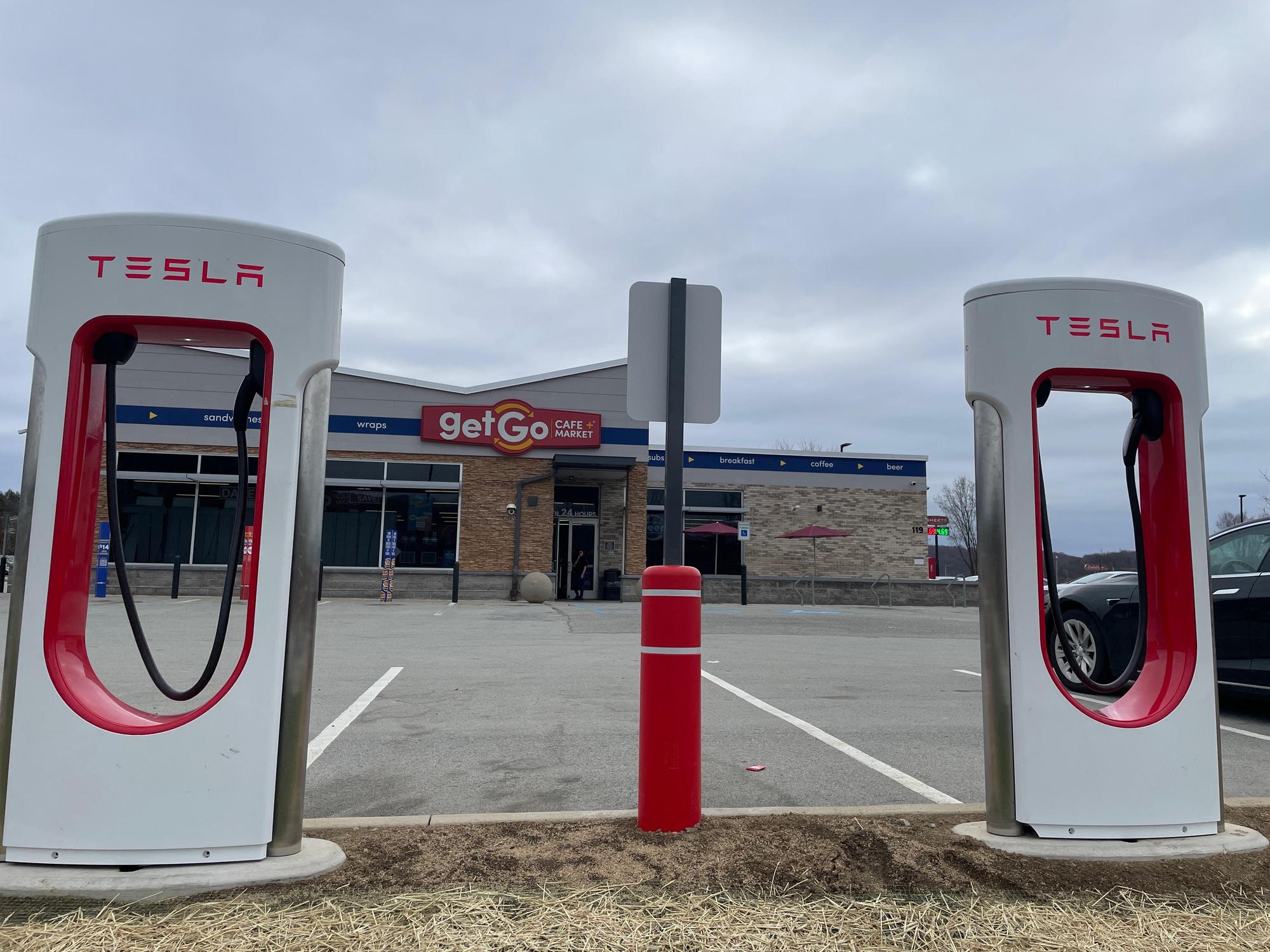 GetGo Café + Market New Stanton, PA EV Station