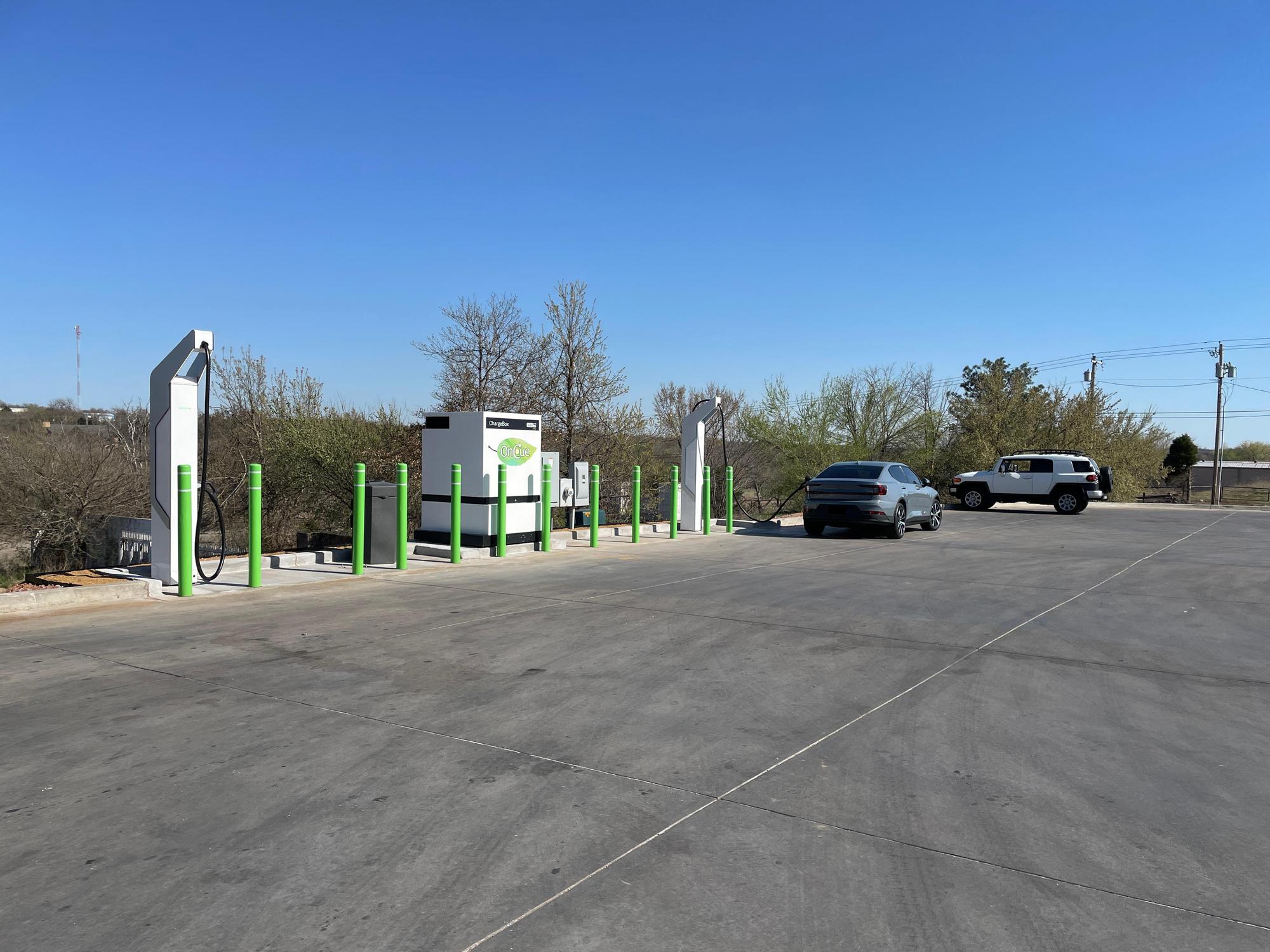 OnCue 129 Waterloo & I35 Edmond, OK EV Station