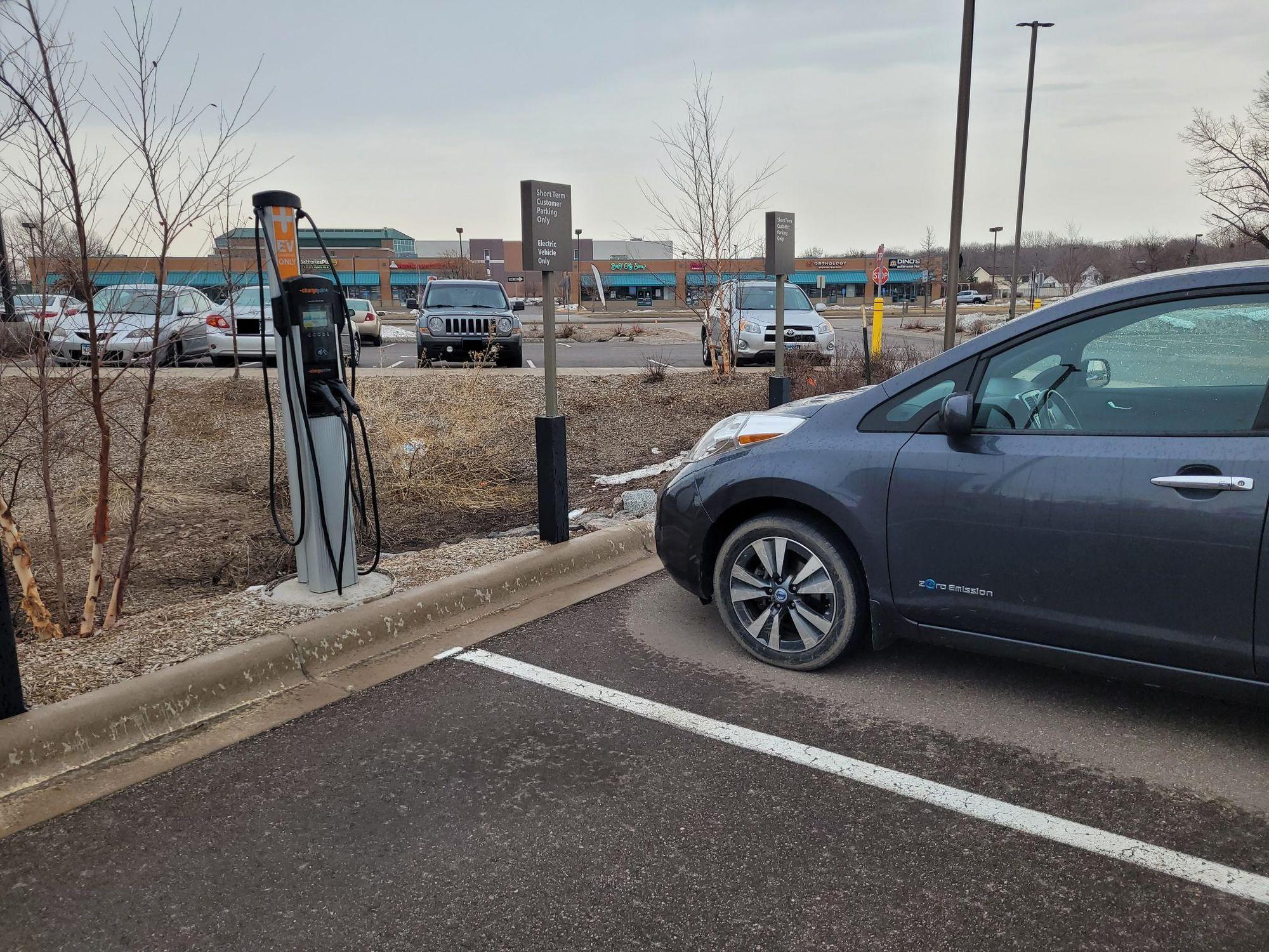 Wells Fargo Bank Coon Rapids, MN EV Station