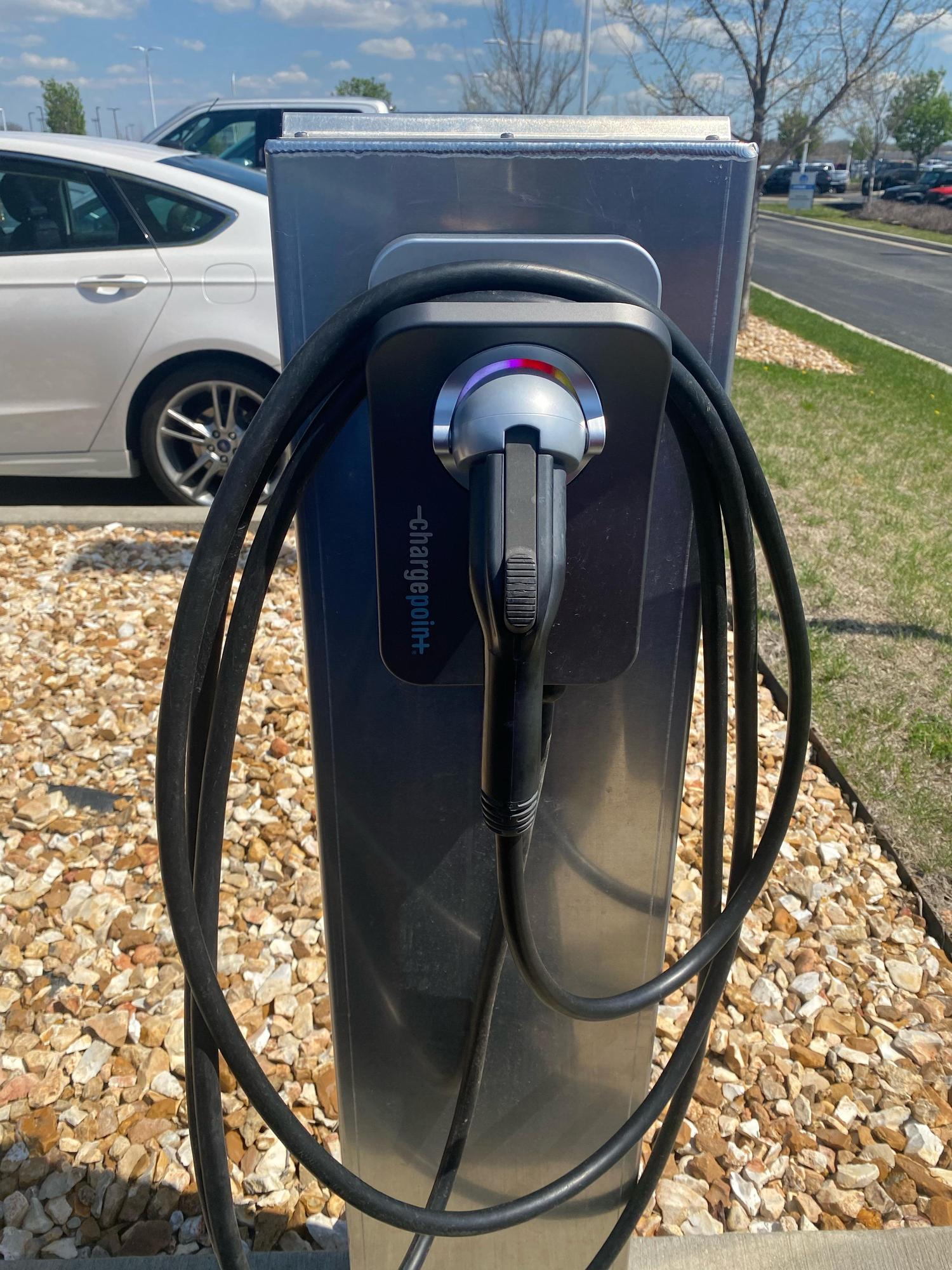 Victory Ford Kansas City, KS EV Station