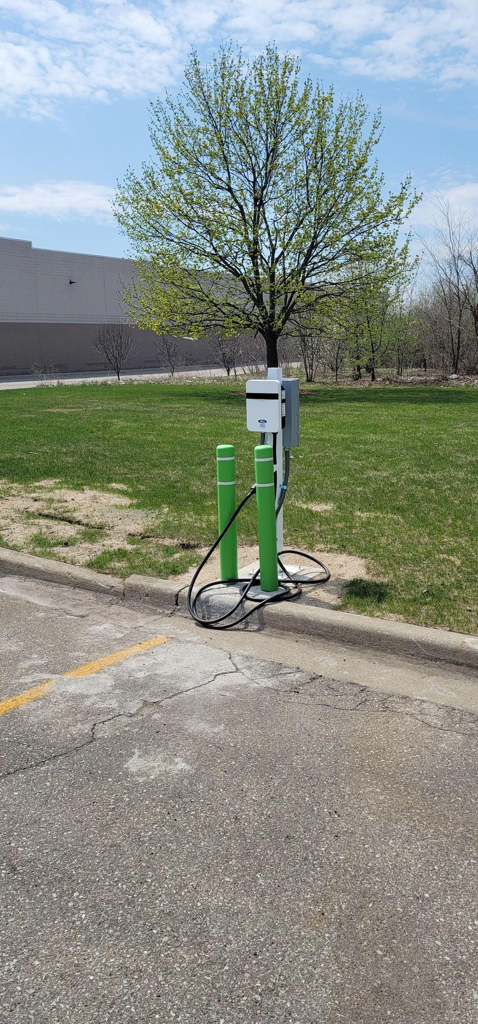 Gordon Food Service Ypsilanti, MI EV Station
