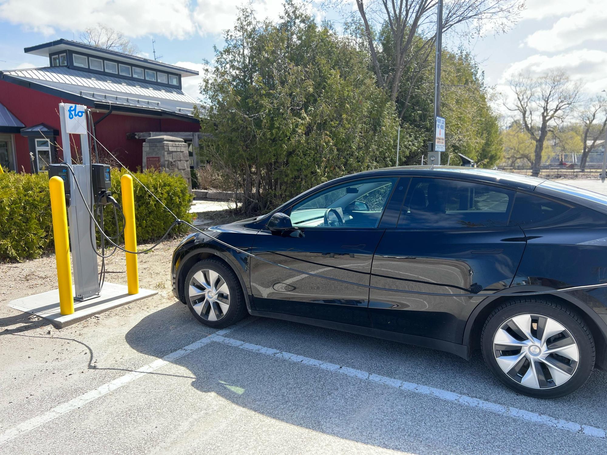 municipal-parking-nancy-lot-wasaga-beach-on-ev-station