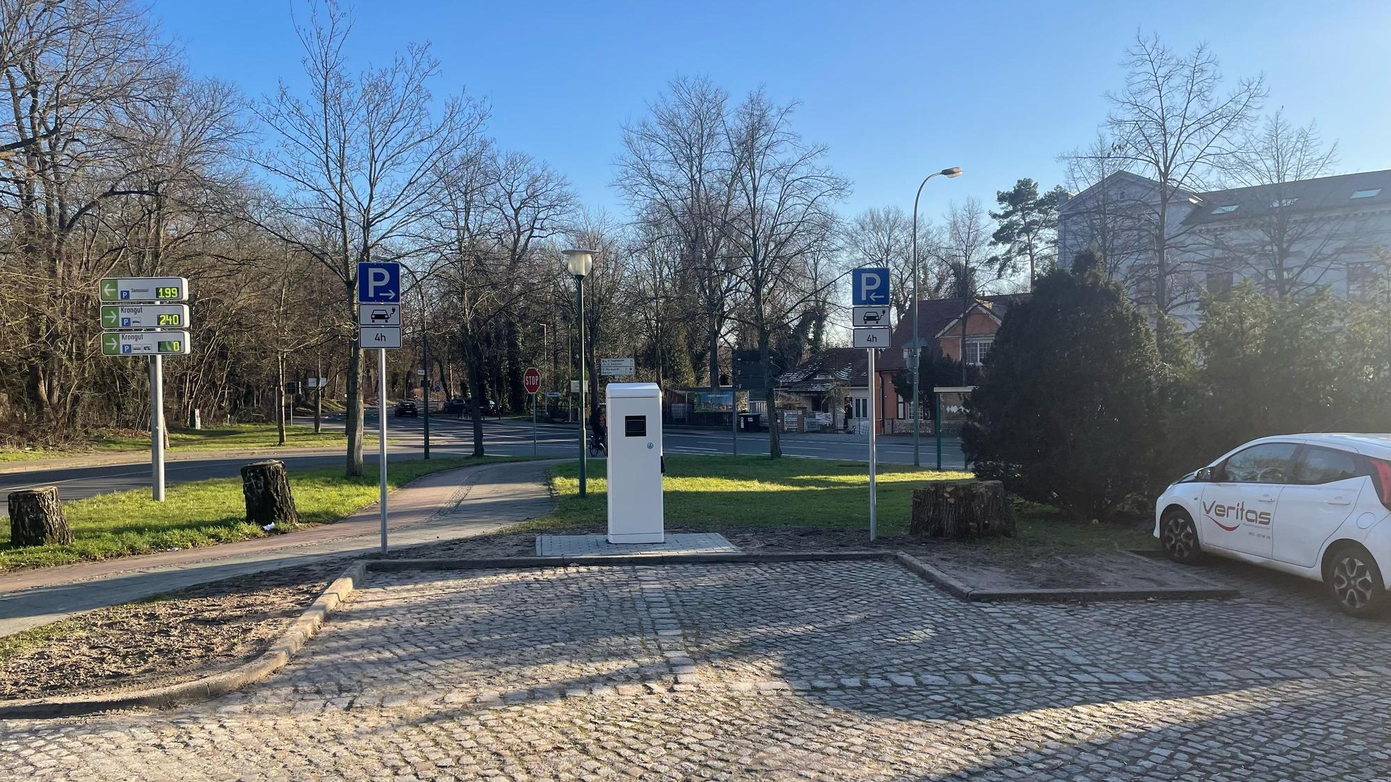 Potsdamer Straße 200201 Parken P, BB EV Station
