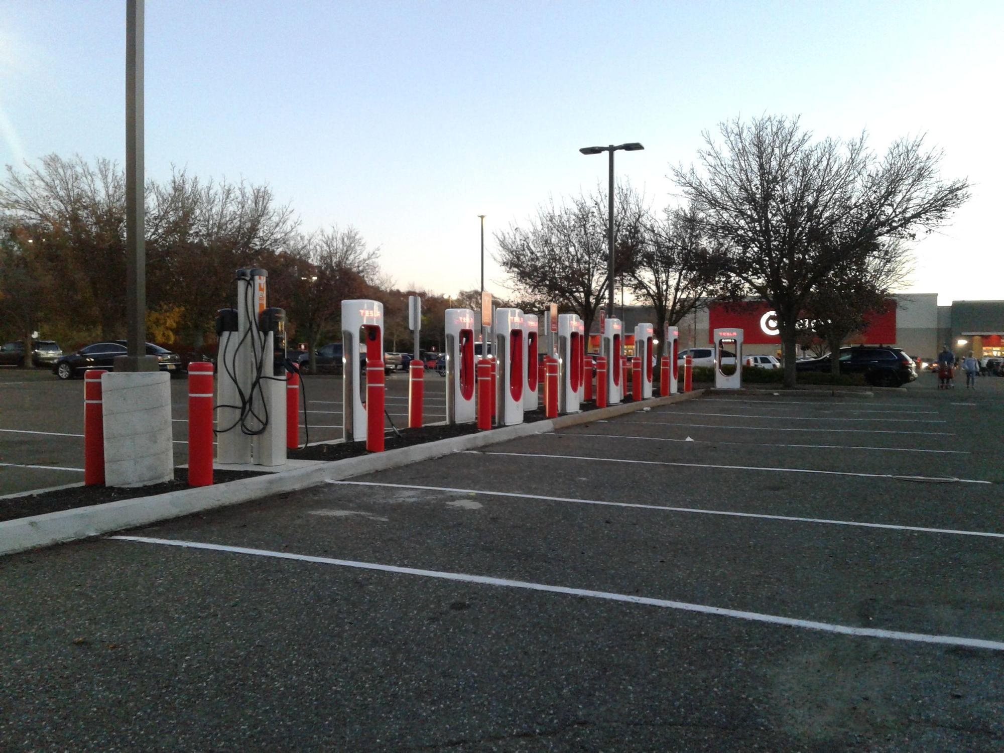 Gardiner Manor Mall Target (1) West Bay Shore, NY EV Station