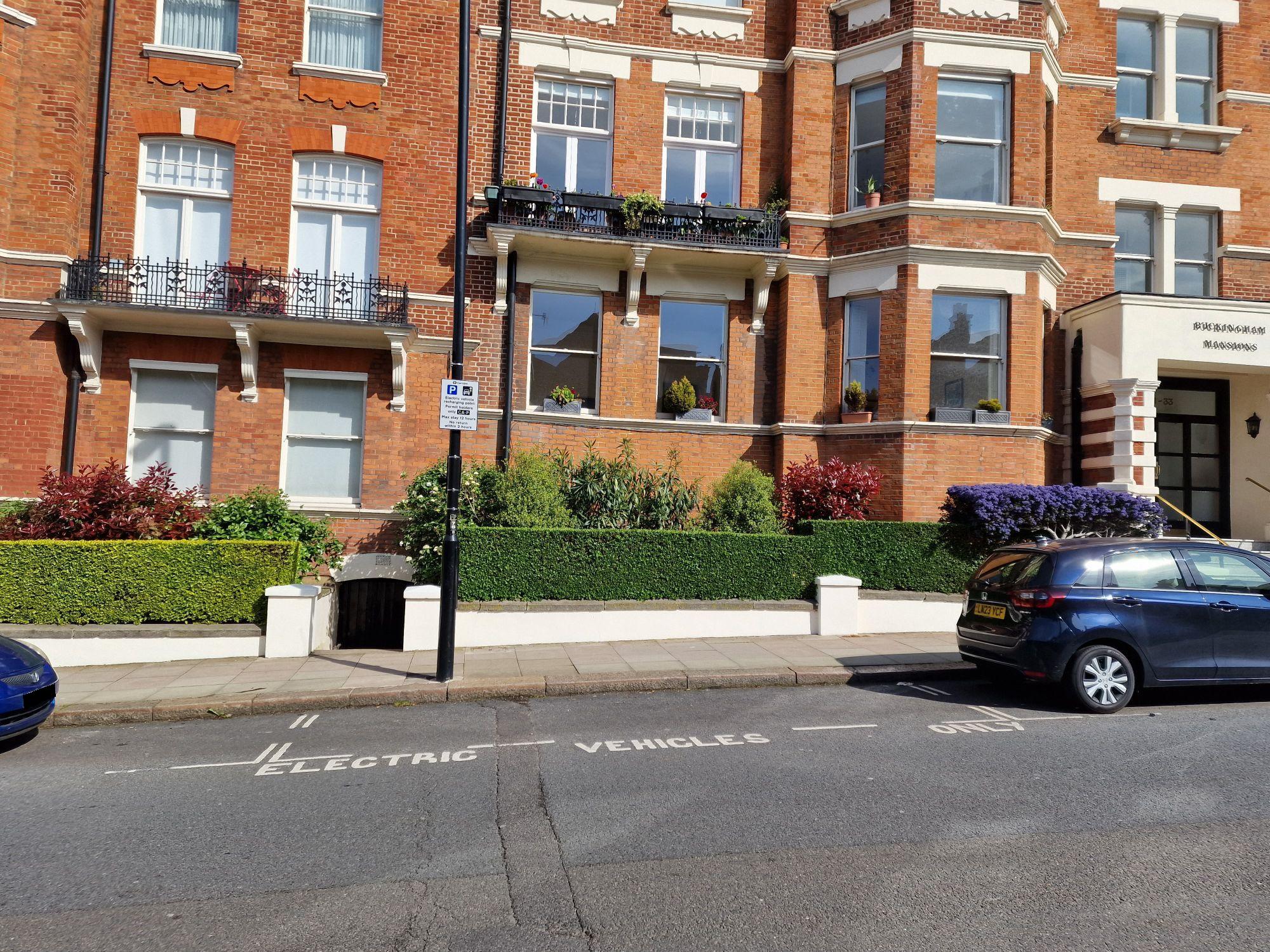 300 West End Lane Parking 300 West End Lane, London, NW6 1LN, GBR