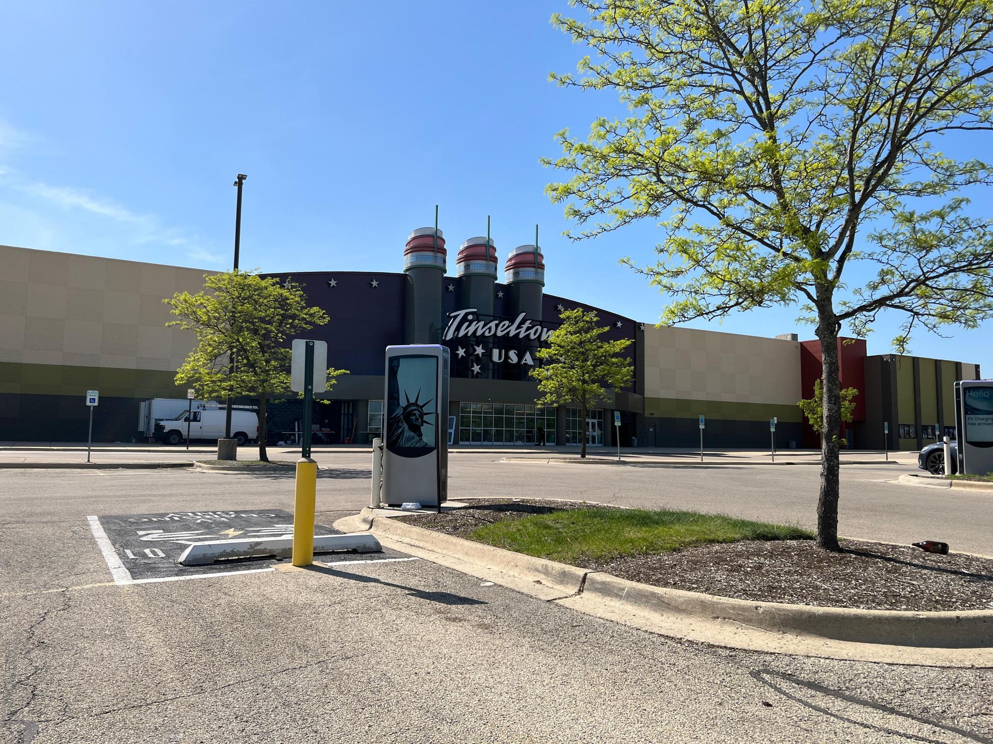 Cinemark Tinseltown USA North Aurora, IL EV Station