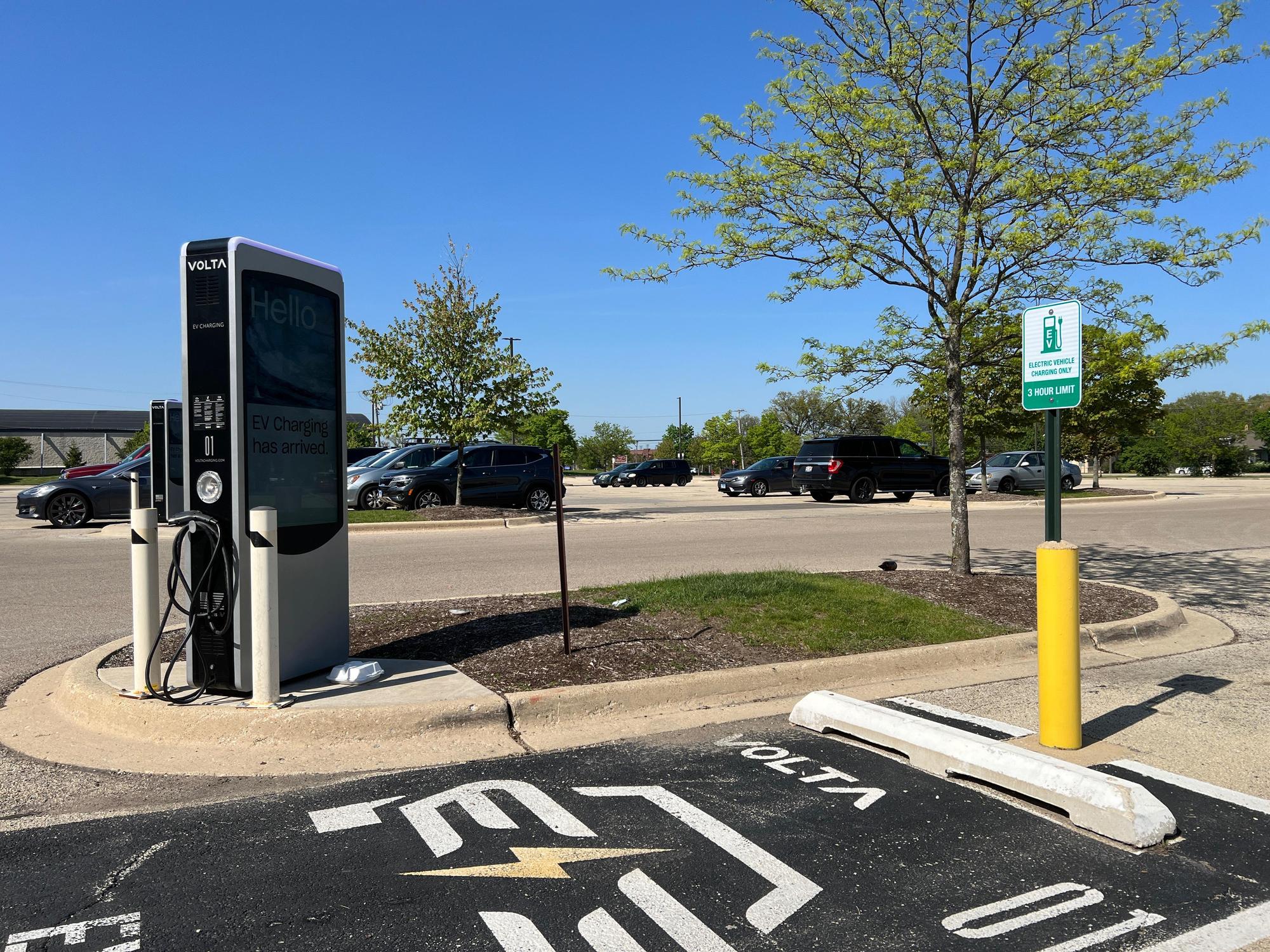 Cinemark Tinseltown USA North Aurora, IL EV Station