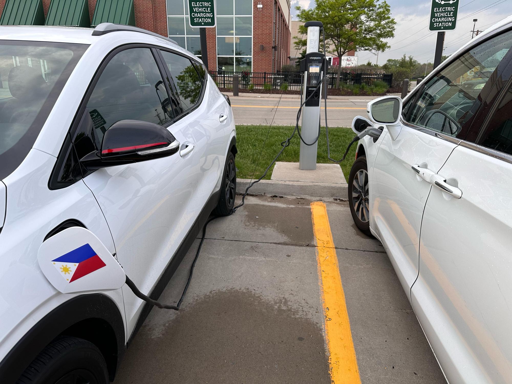 HY VEE WAUKEE 2 Waukee, IA EV Station