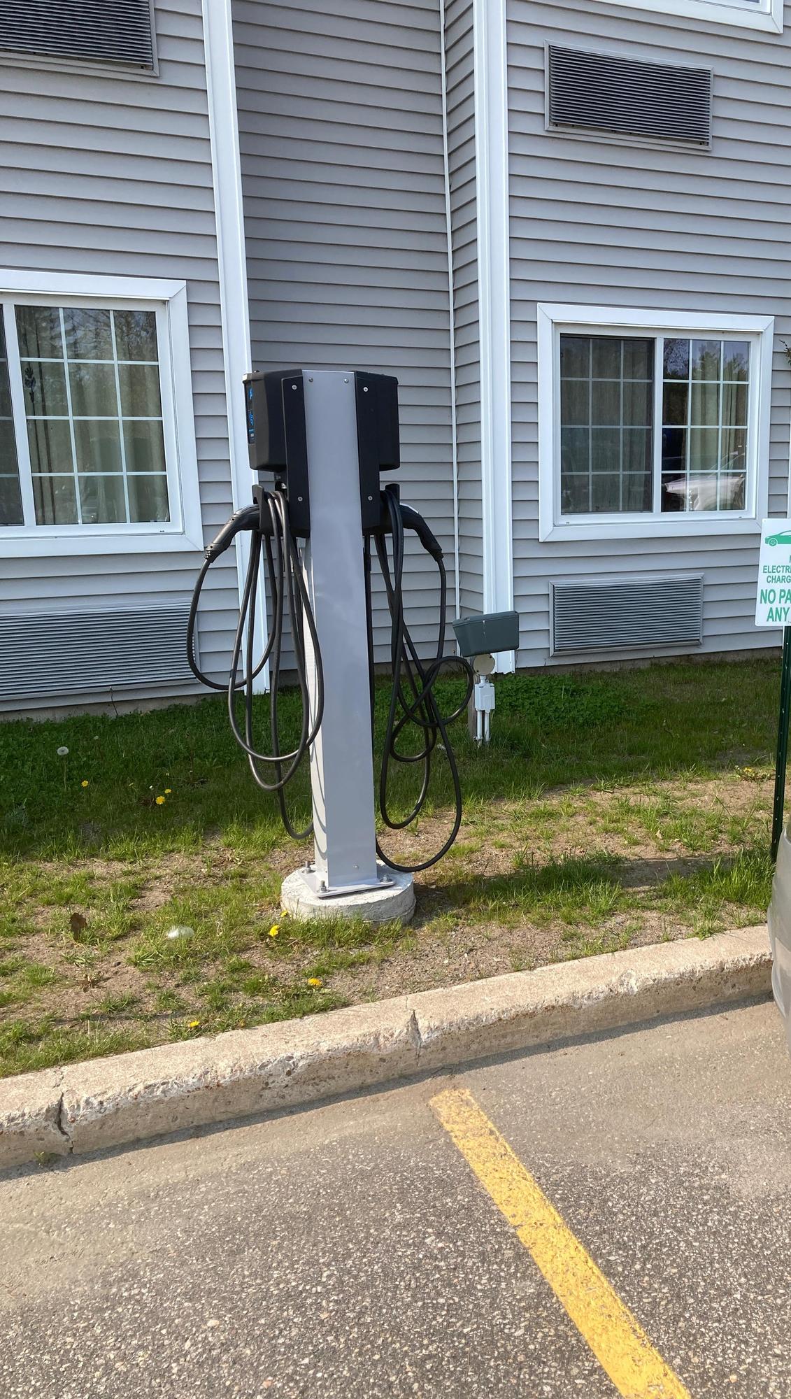 Parry Sound Inn & Suites (2) Parry Sound, ON EV Station