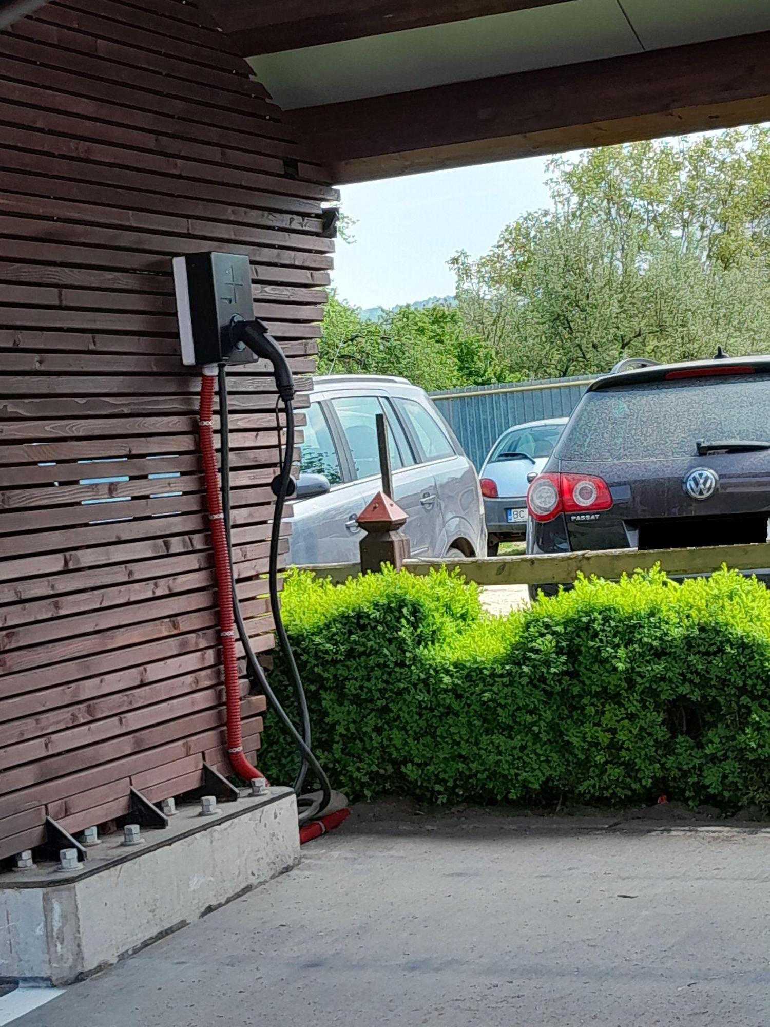 Casa Georgia | Comănești, BC | EV Station