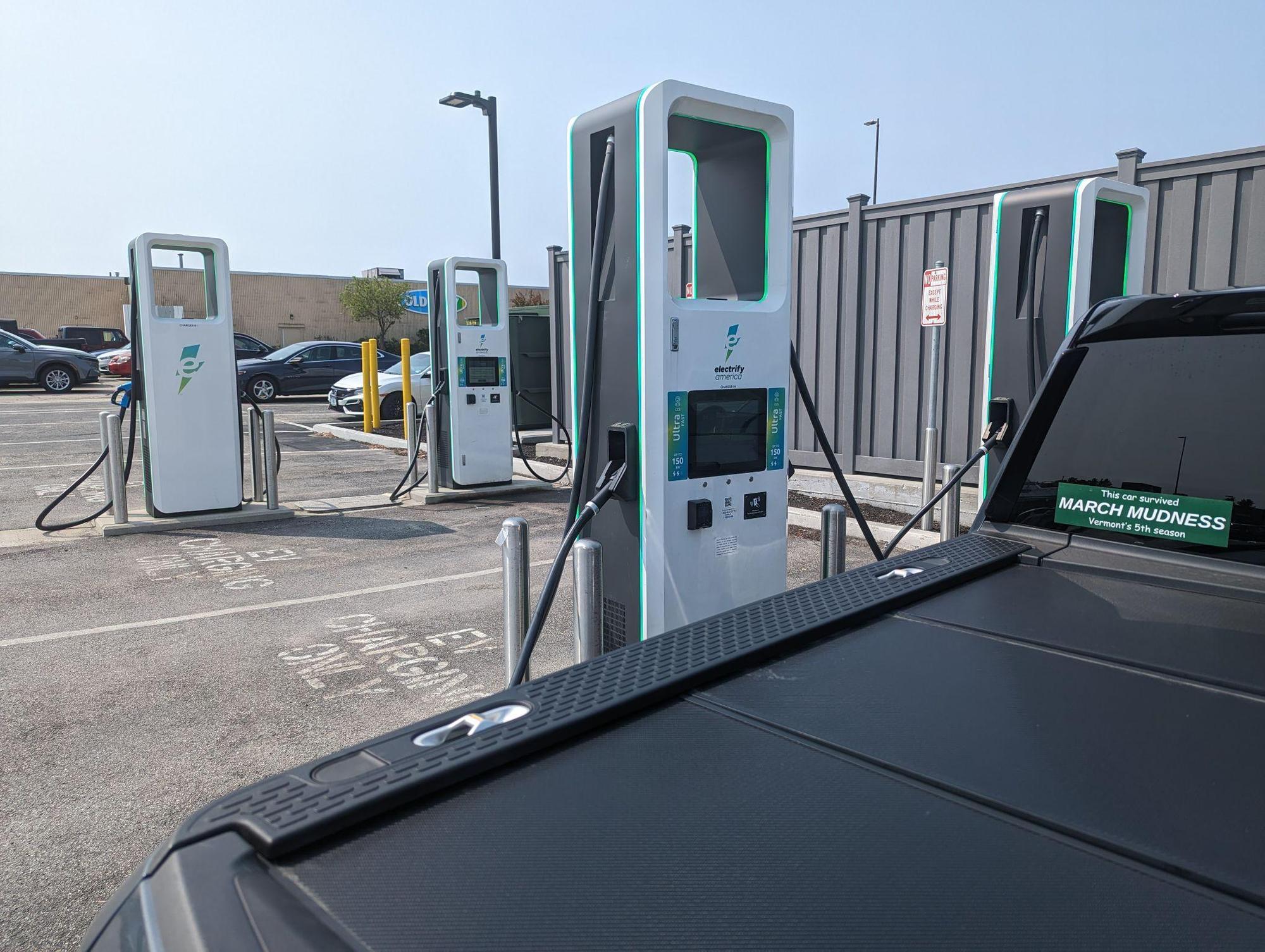 the-mall-of-new-hampshire-manchester-nh-ev-station