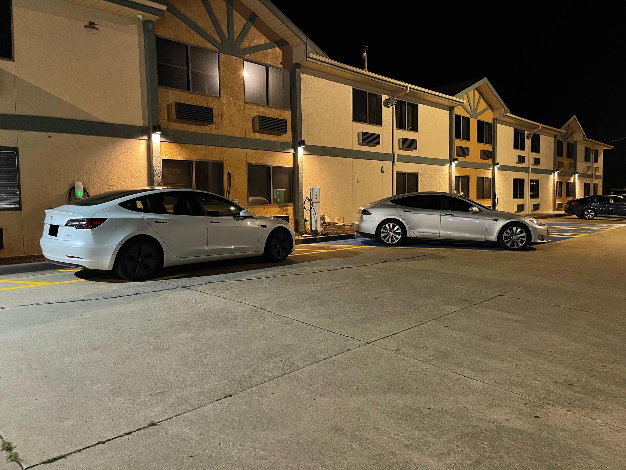 Sonesta Essential Hotels Van Buren, AR EV Station