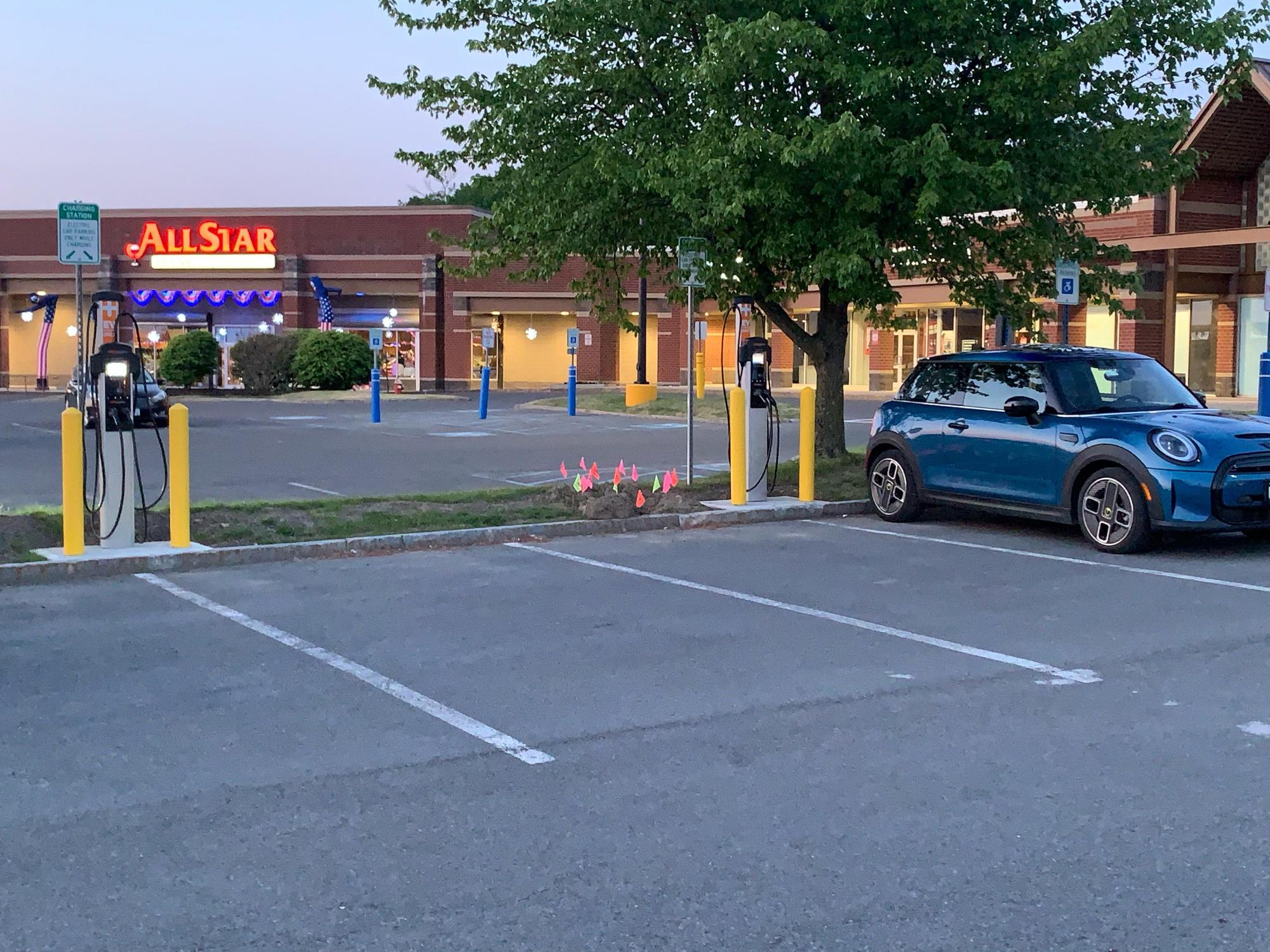 Latham Farms Hannaford Latham, NY EV Station