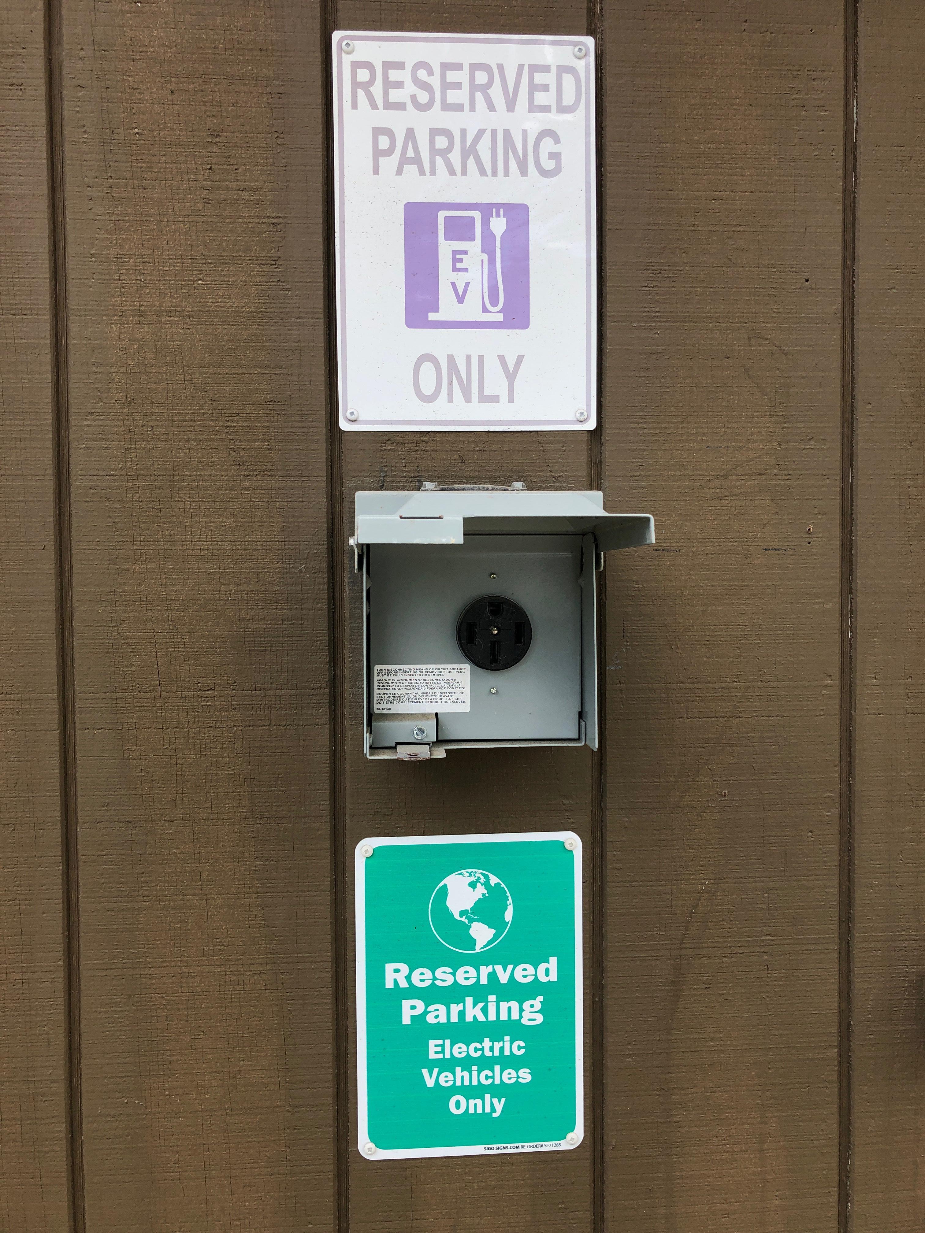 Schroon Lake Wine & Liquor Schroon Lake, NY EV Station