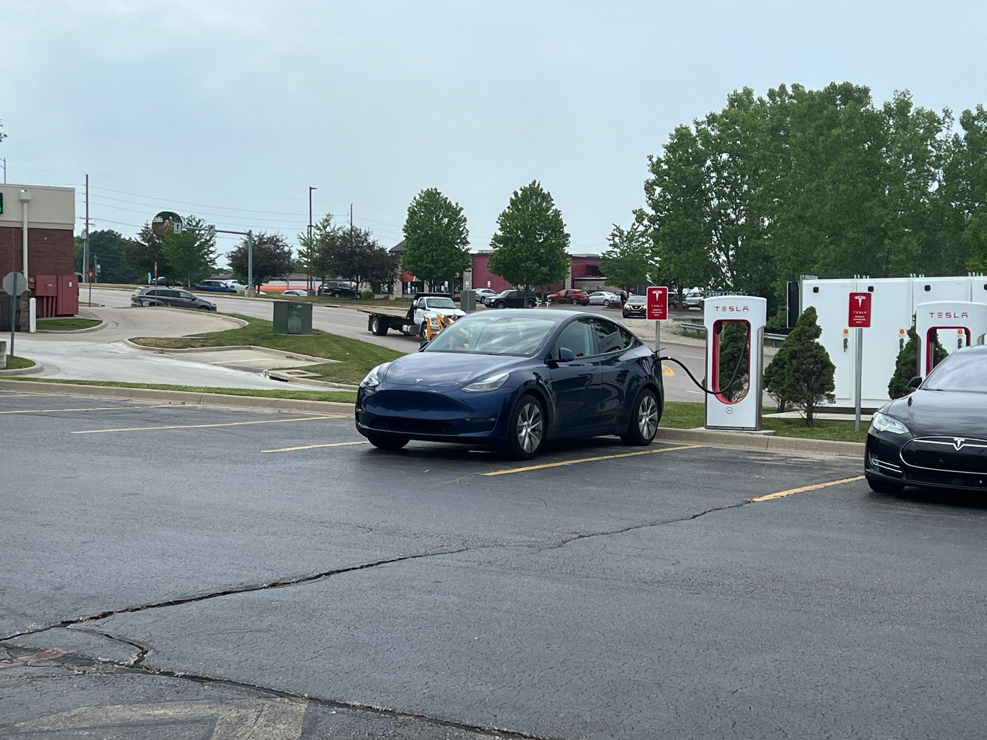 HyVee Grocery Store Osage Beach, MO EV Station