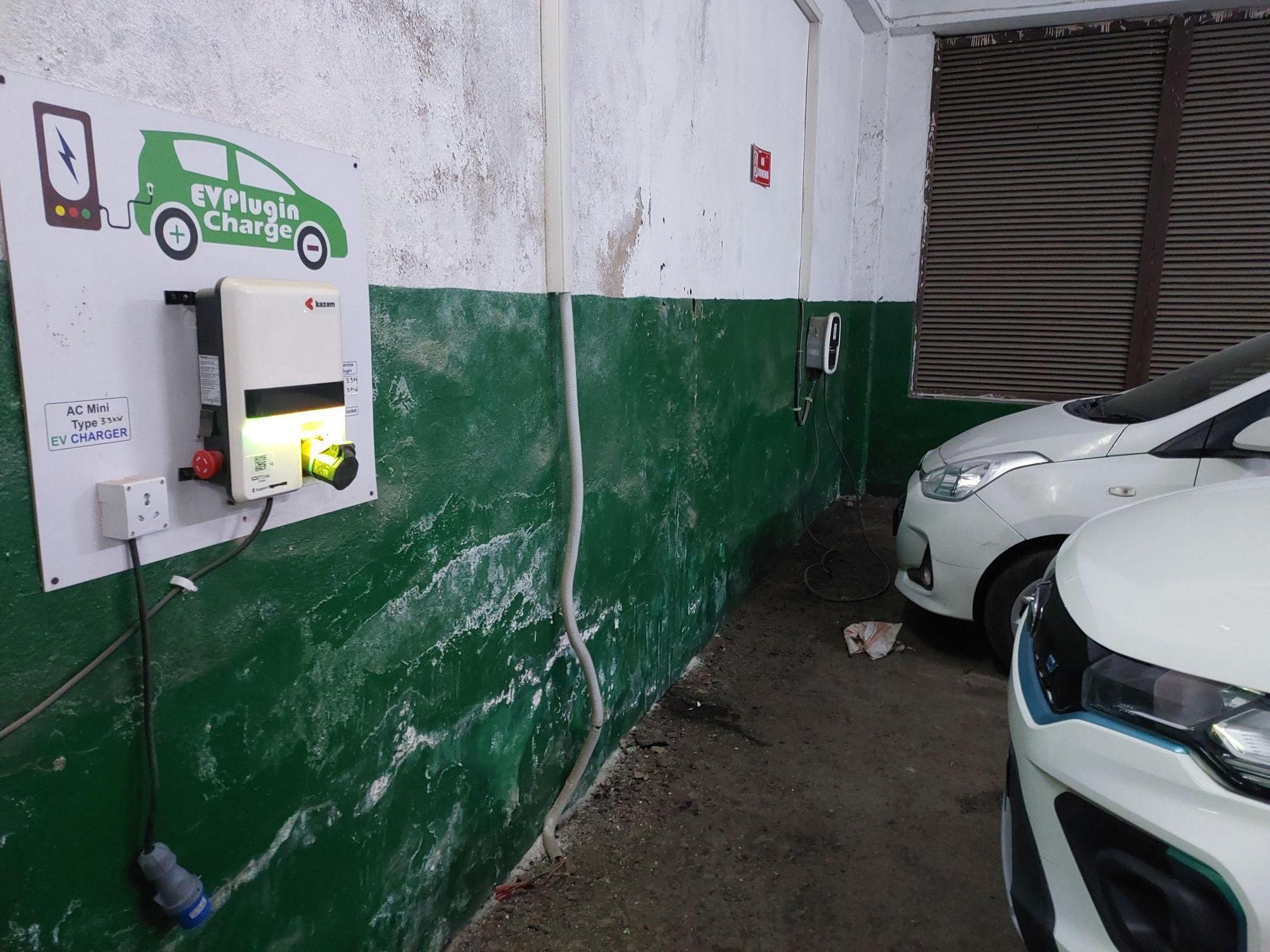 Piyush Mahendra Mall Faridabad, HR EV Station