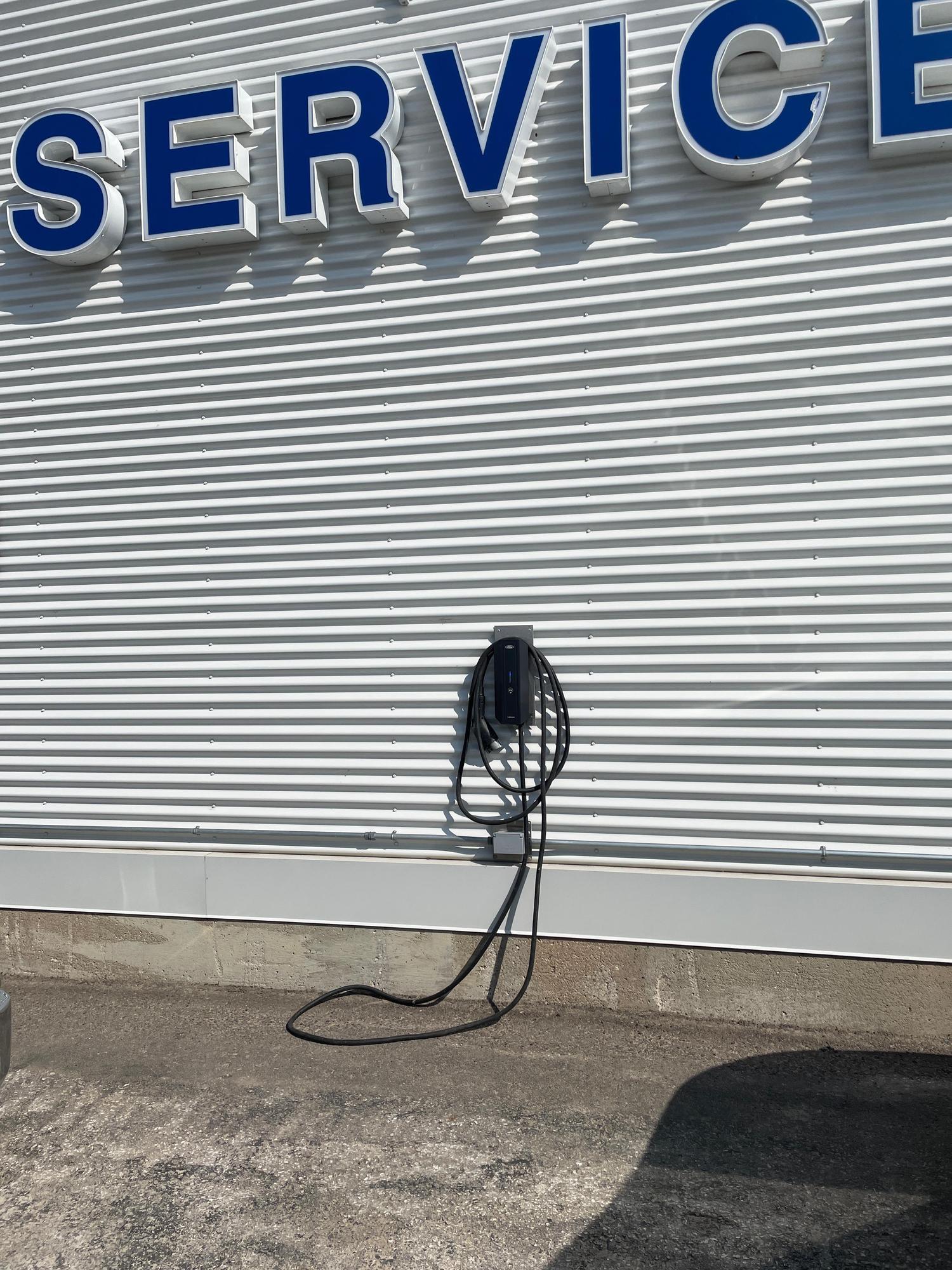 Aurora Ford Hay River Hay River, NT EV Station