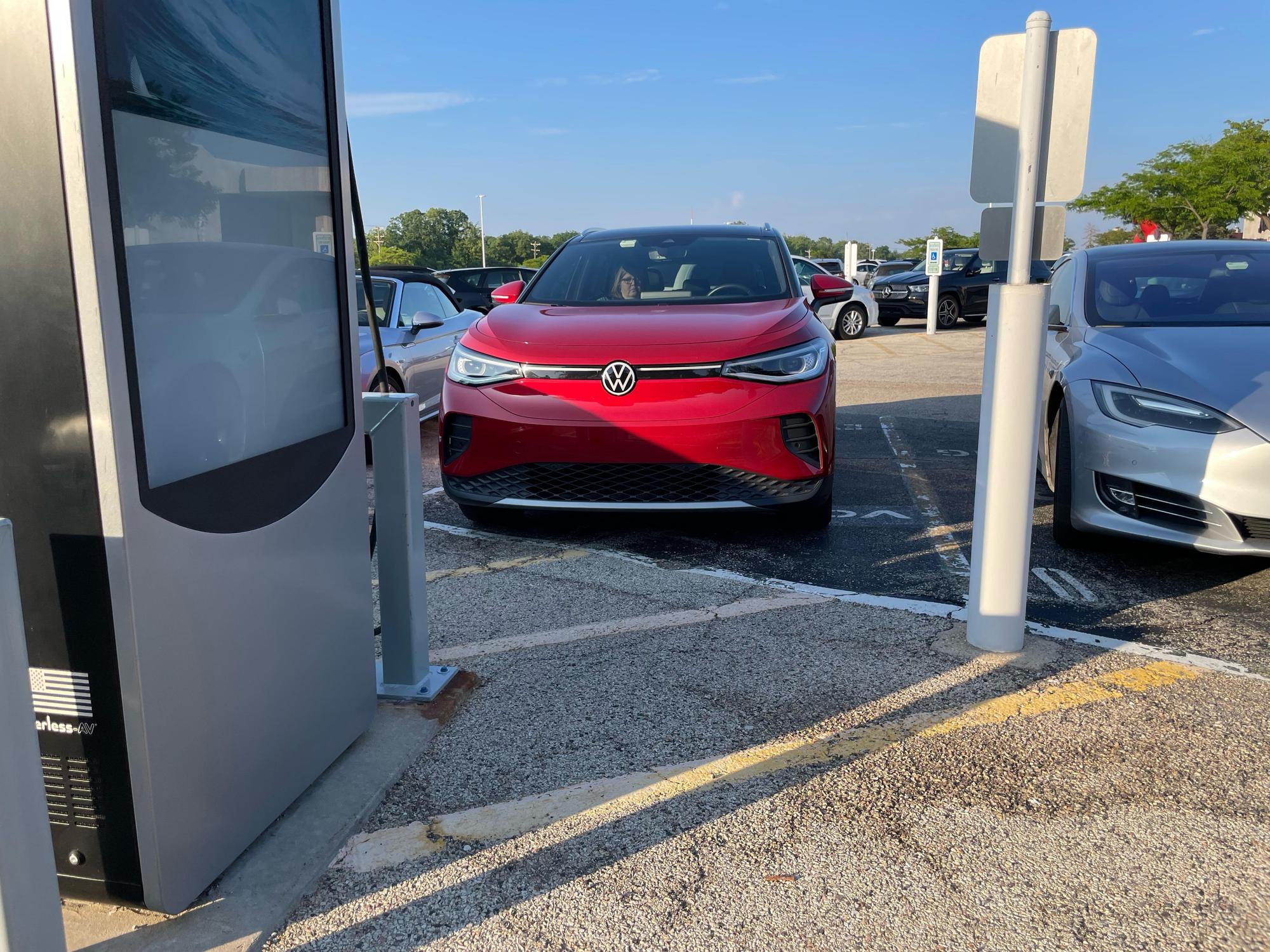 Northbrook Court Corner Bakery Northbrook, IL EV Station