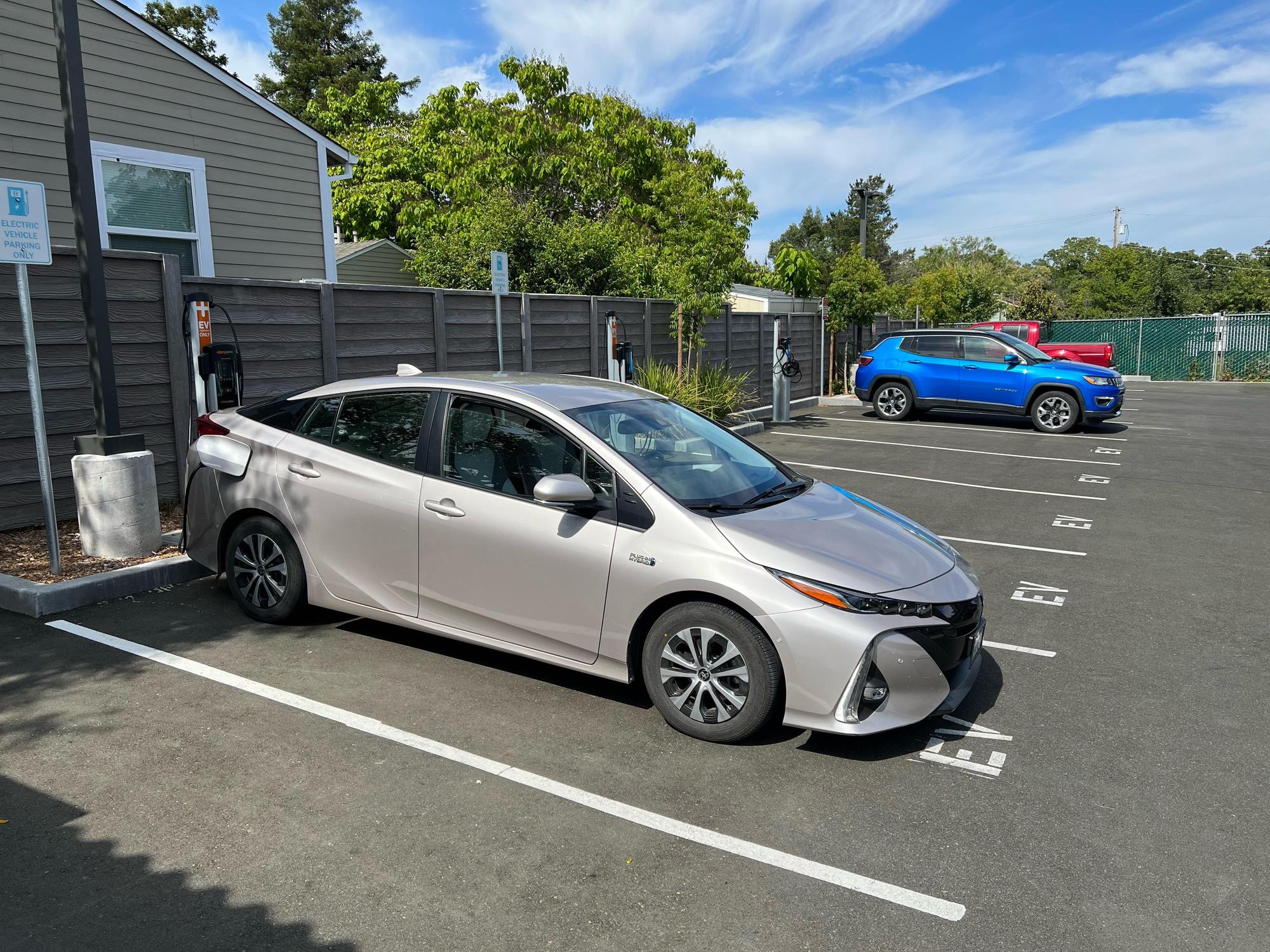 Barlow Crossing Sebastopol, CA EV Station
