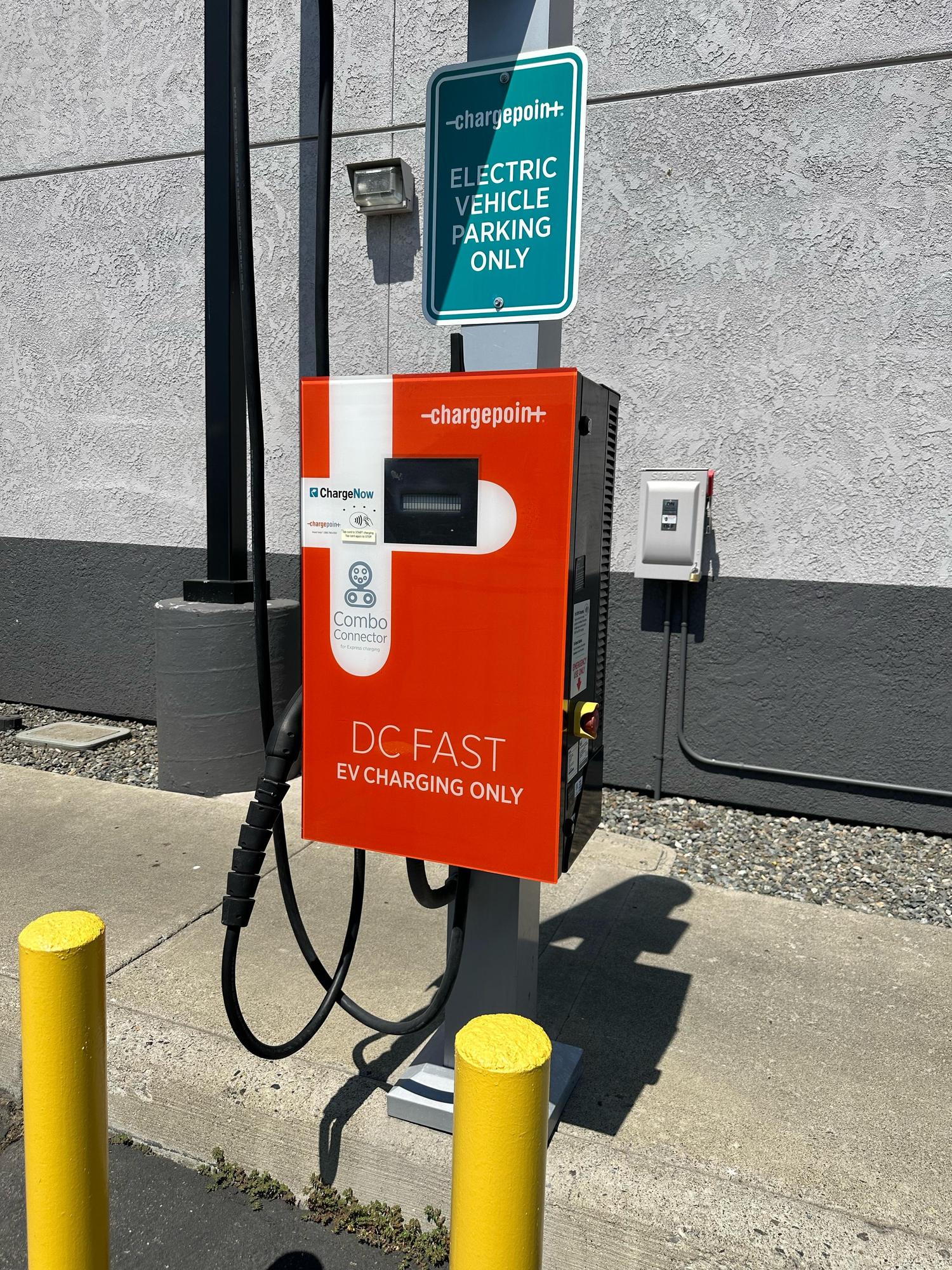 Carl's Jr Yreka Yreka, CA EV Station