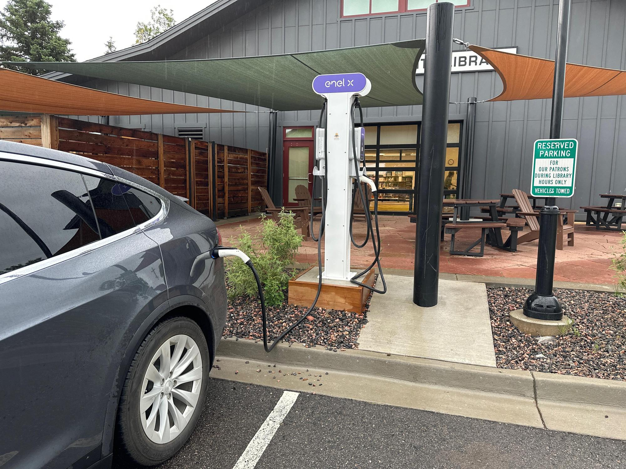 Lyons Public Library Lyons, CO EV Station