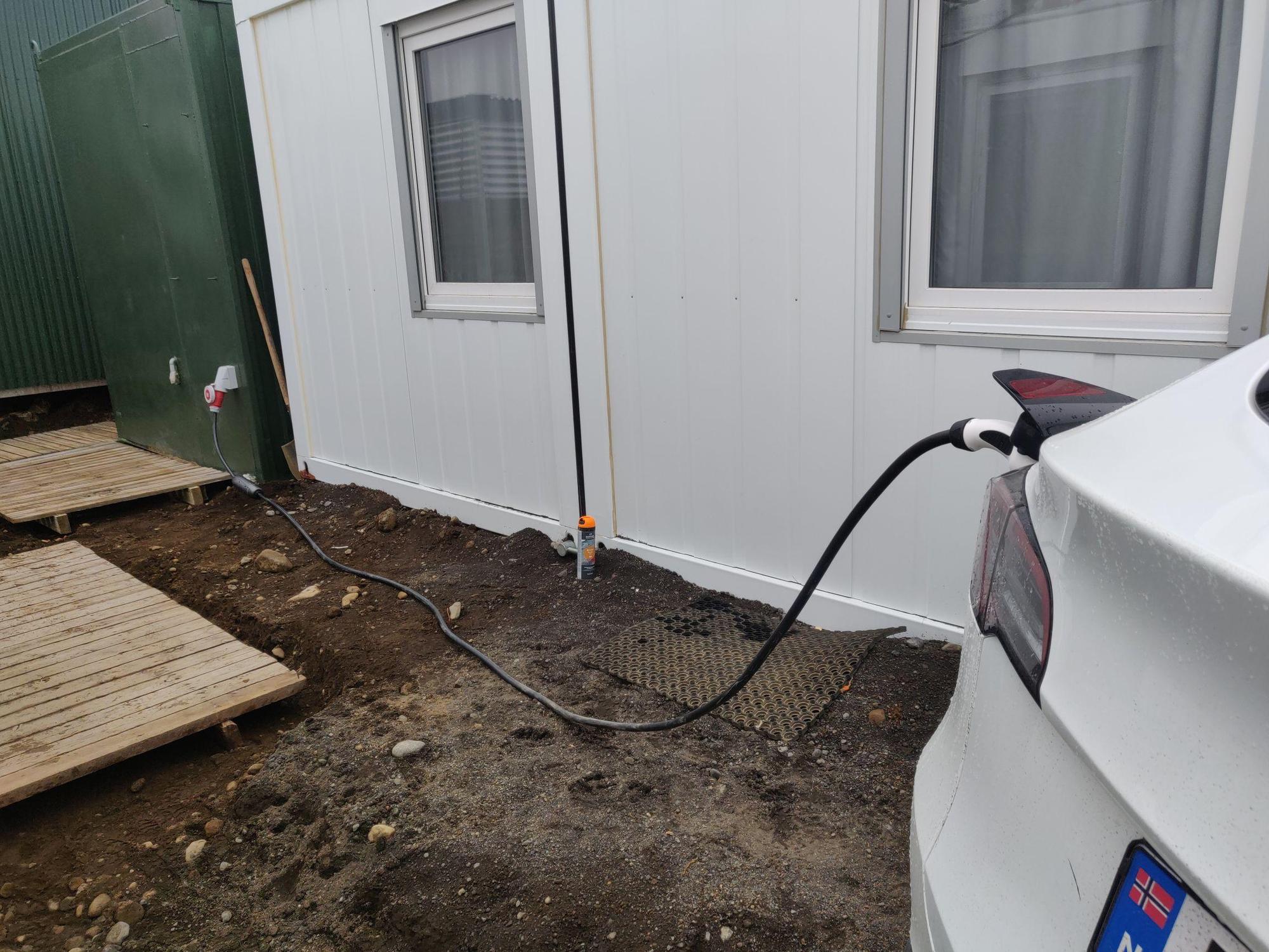 hveravellir-nature-reserve-kjalvegur-f35-highlands-iceland-ev-station