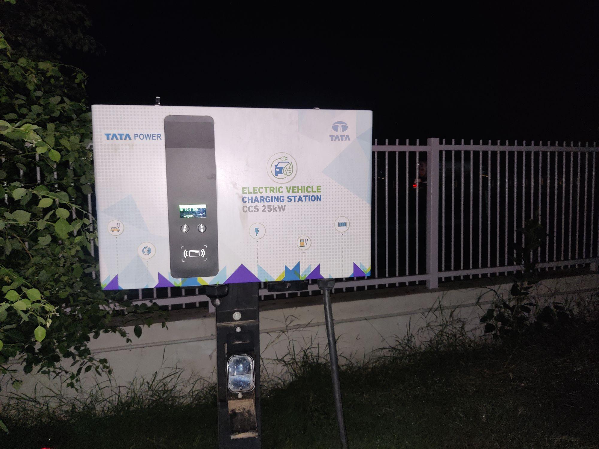 Hyundai Arvind Auto Sales & Service | Dharera, UP | EV Station