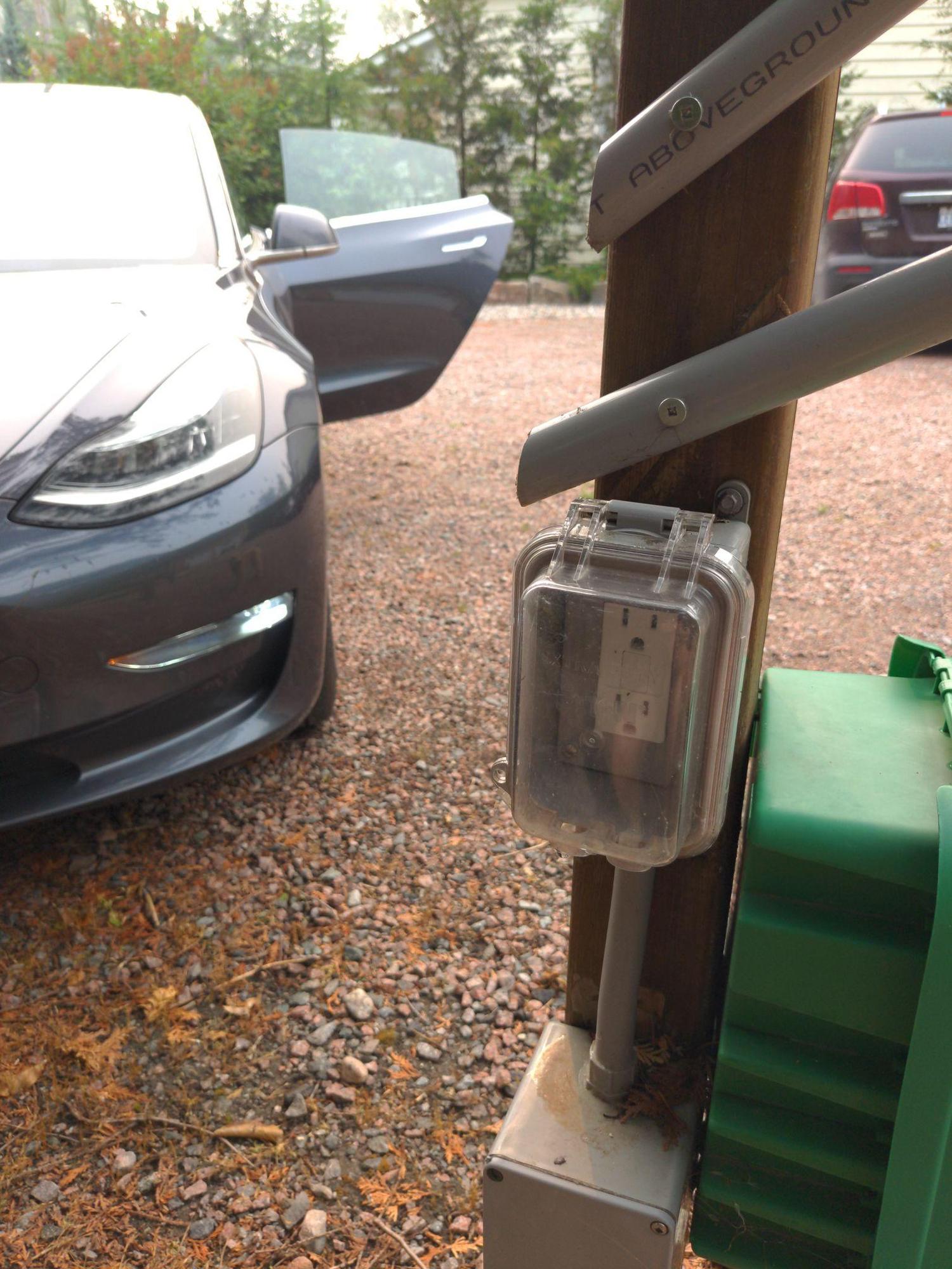 Belle de Nuit Wakefield Inn Wakefield, QC EV Station