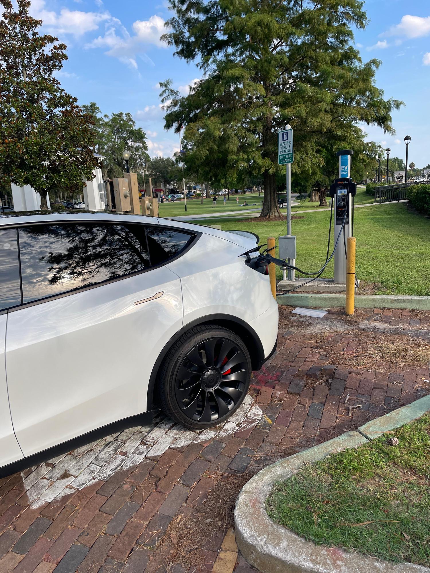 Winter Park Garfield Ave Parking Winter Park, FL EV Station