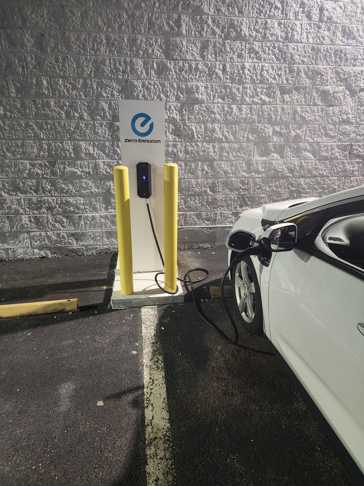 Robert Woodall Nissan (1) Danville, VA EV Station