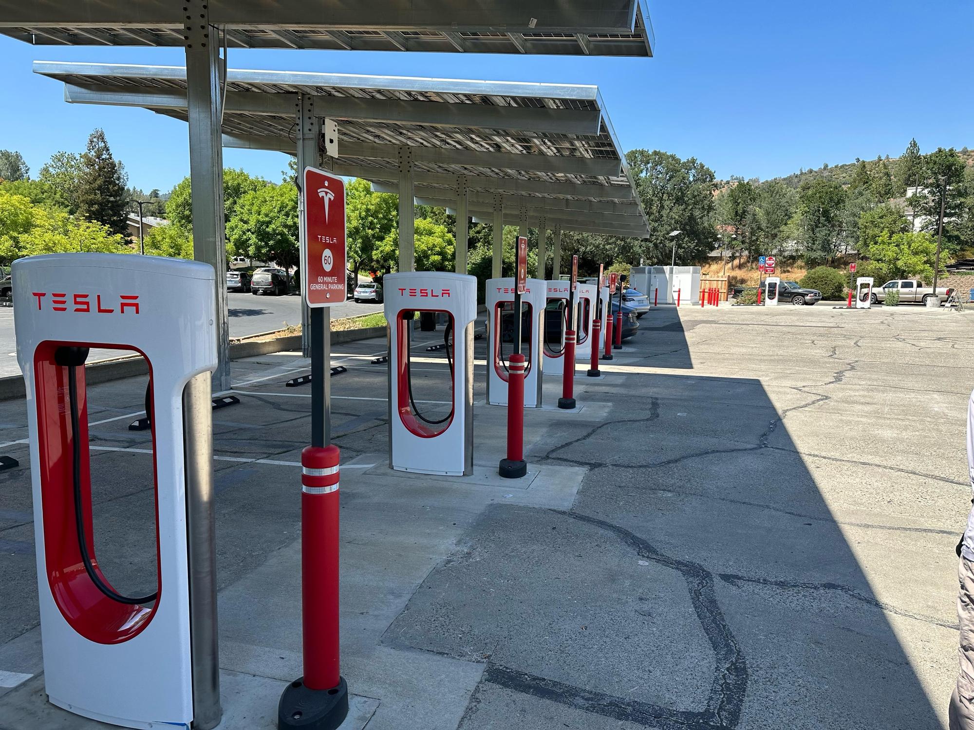 Pioneer Market Mariposa, CA EV Station