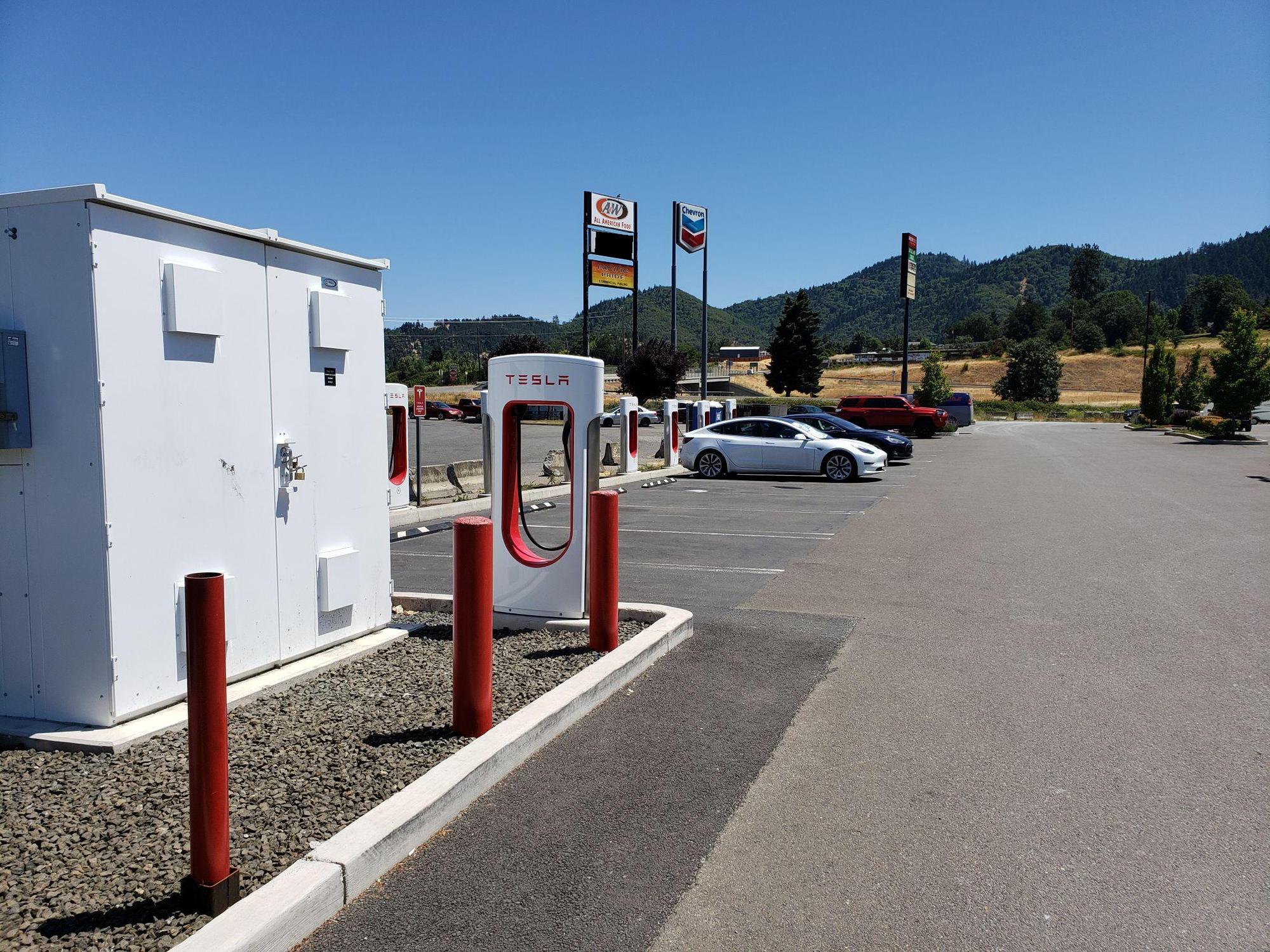 Myrtle Creek Center Myrtle Creek, OR EV Station
