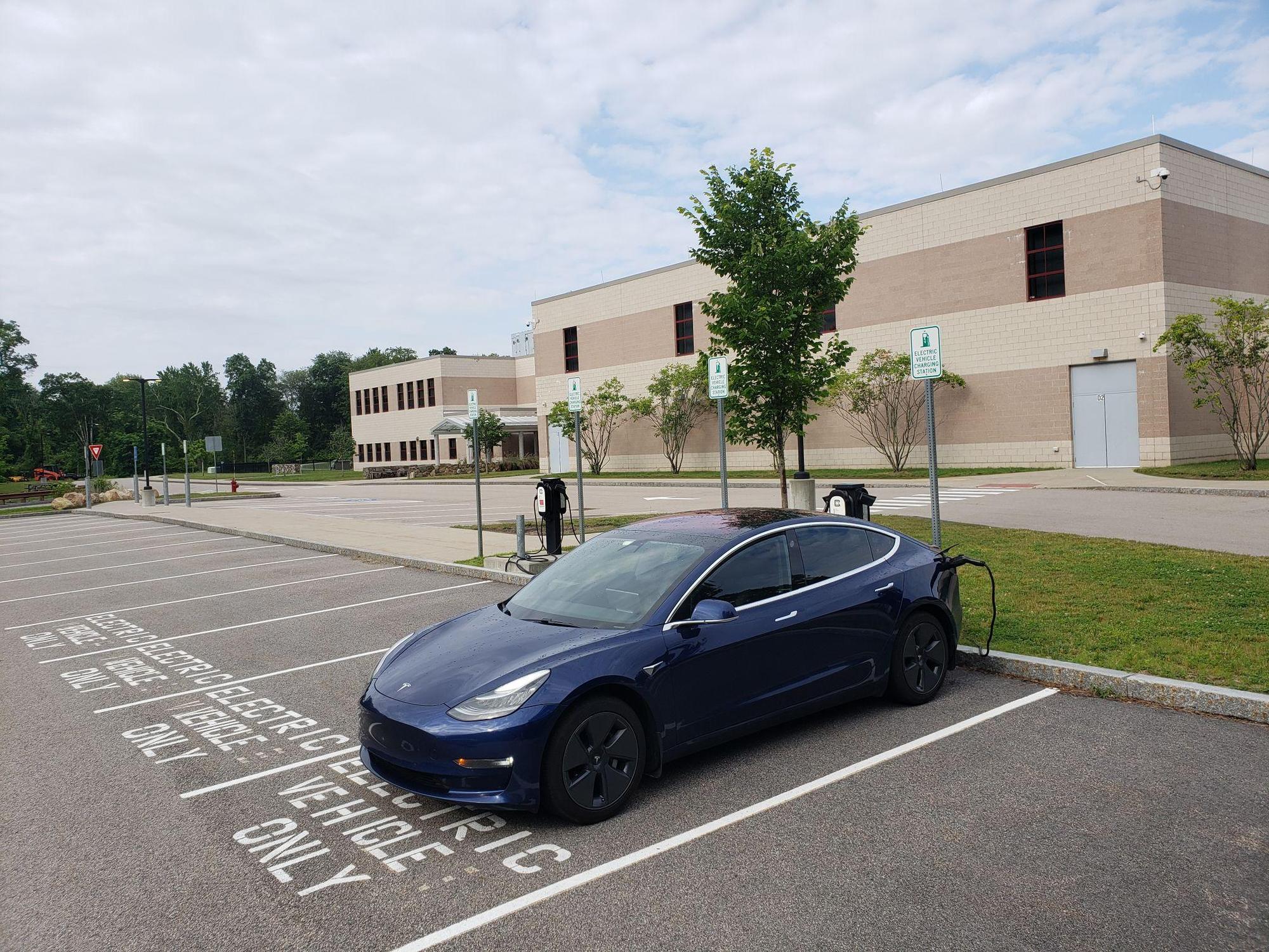 Marathon Elementary School Hopkinton, MA EV Station
