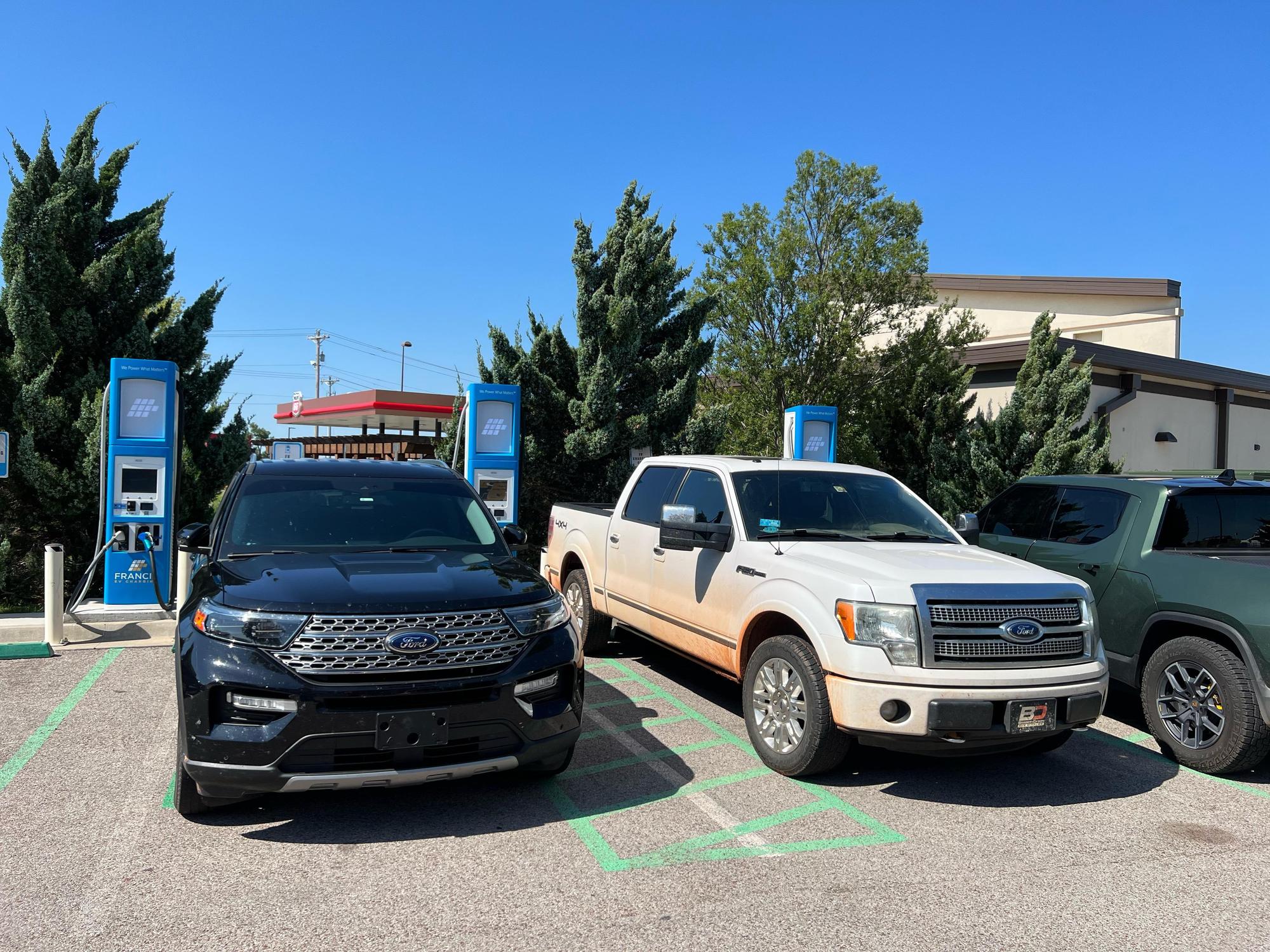Hutch's Elk City Elk City, OK EV Station