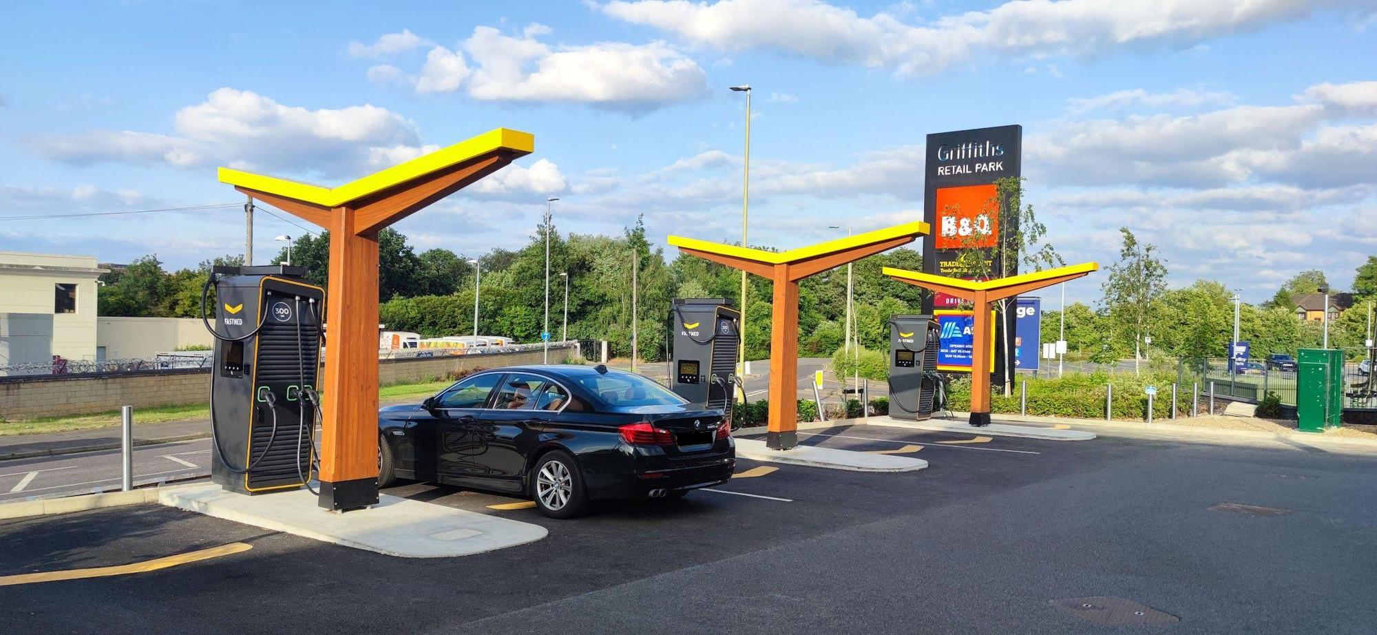 ALDI St Albans 5 Graham Cl, St Albans AL1 2DF, UK EV Station