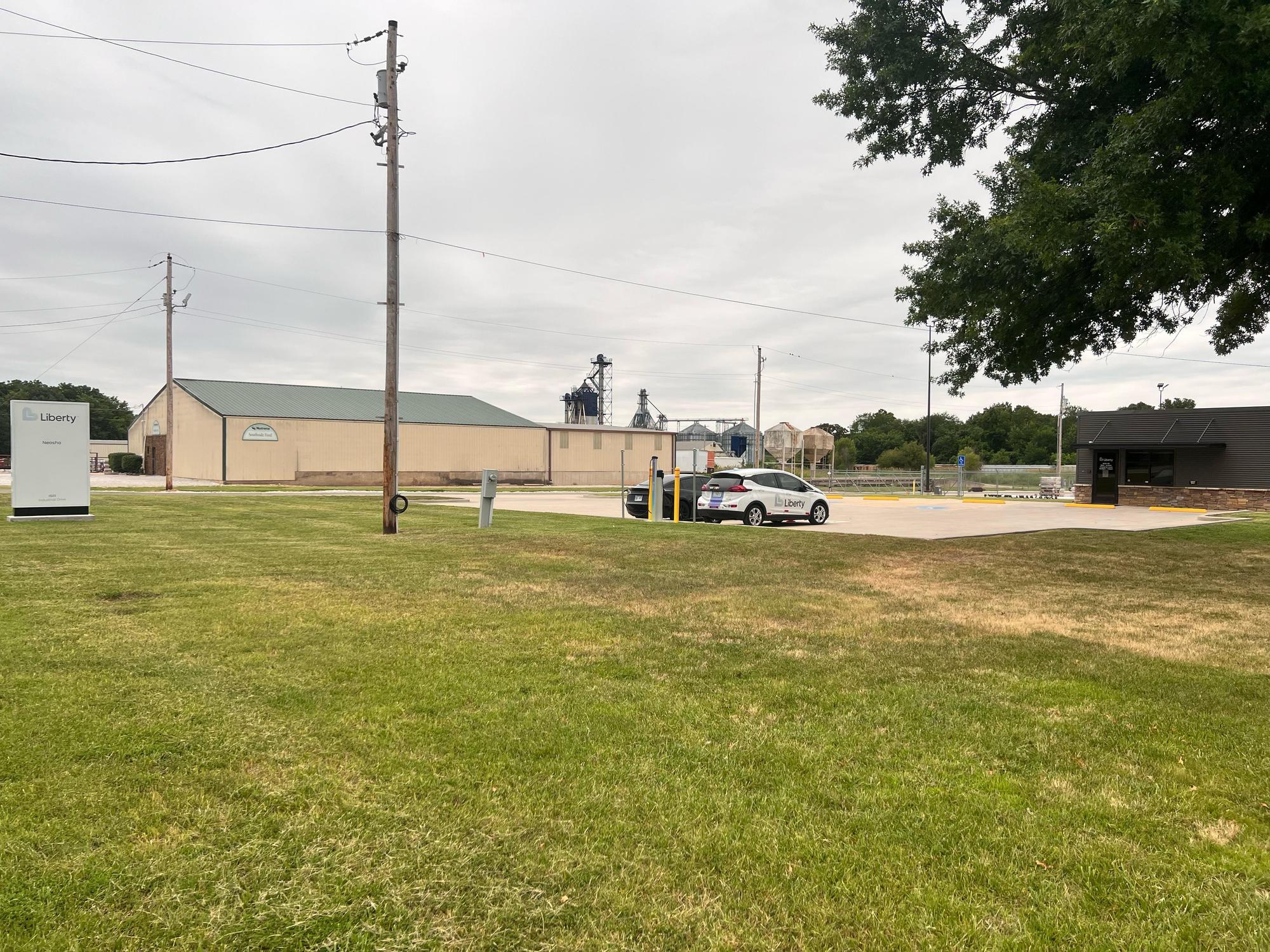 liberty-utilities-svc-center-neosho-mo-ev-station