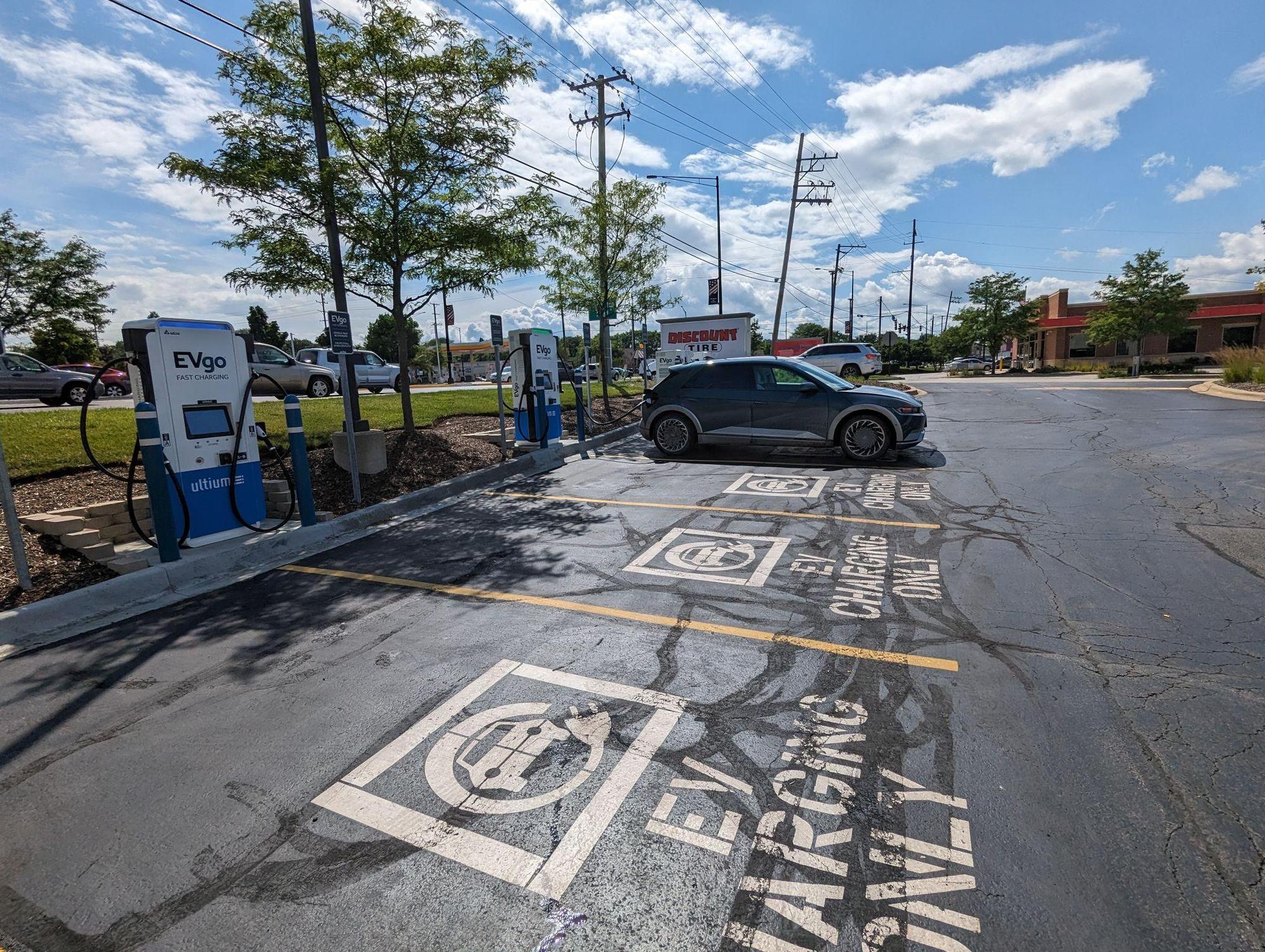 Discount Tire Hanover Park Hanover Park, IL EV Station