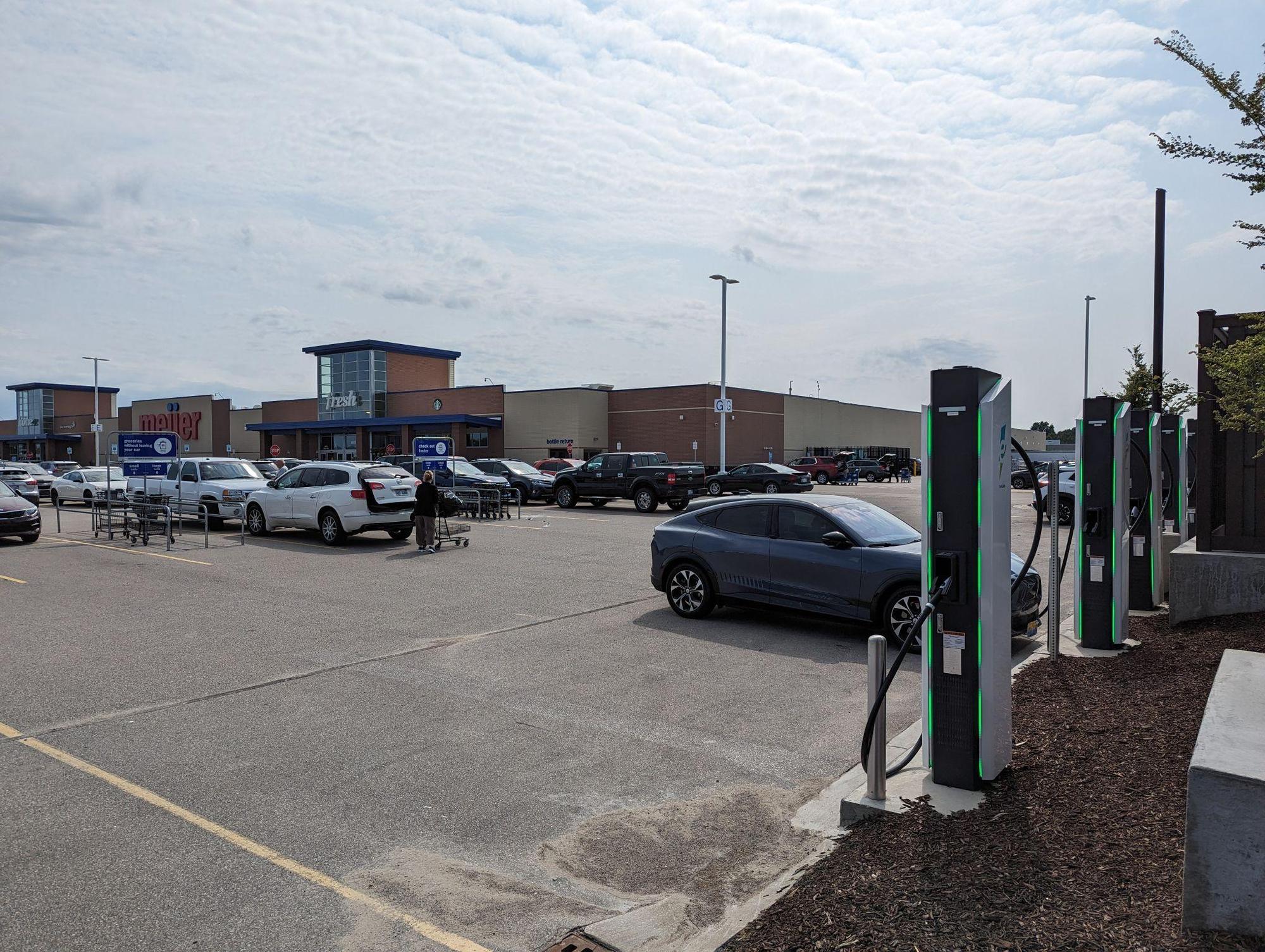 Meijer Hudsonville (2) Hudsonville, MI EV Station