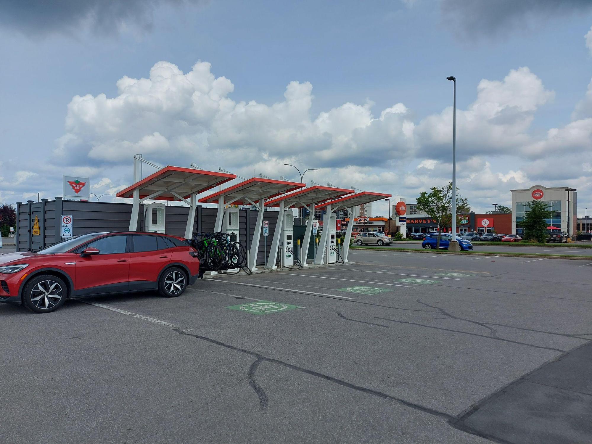 Canadian Tire TroisRivières TroisRivières, QC EV Station