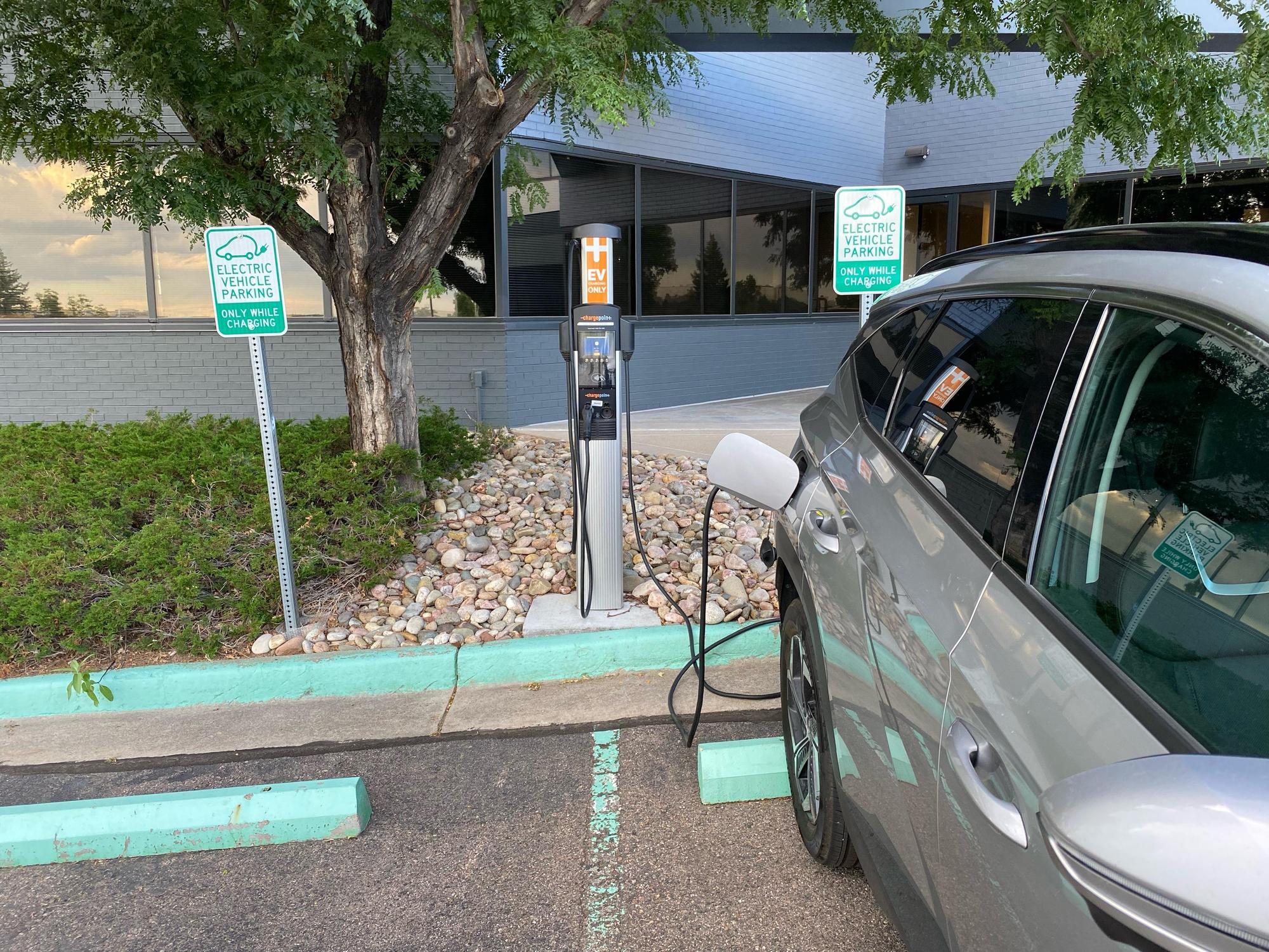 Highland Park Garage Centennial, CO EV Station