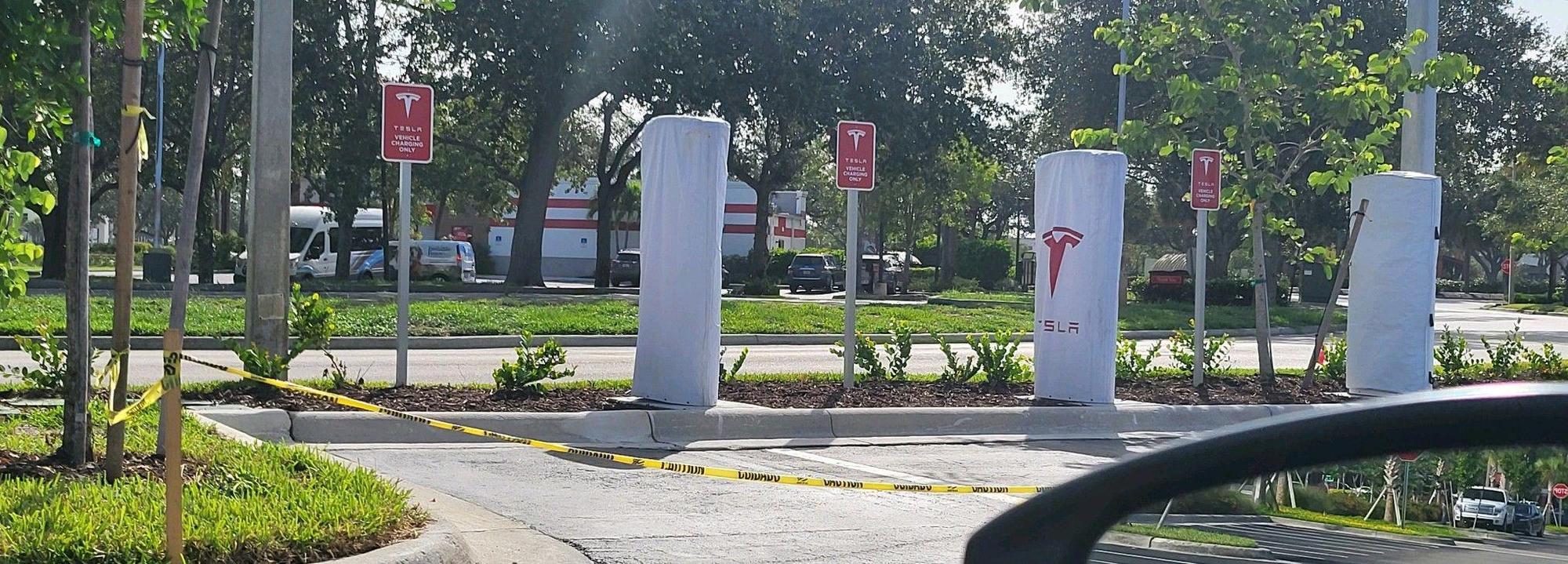 Pine Ridge Crossings (1) Naples, FL EV Station