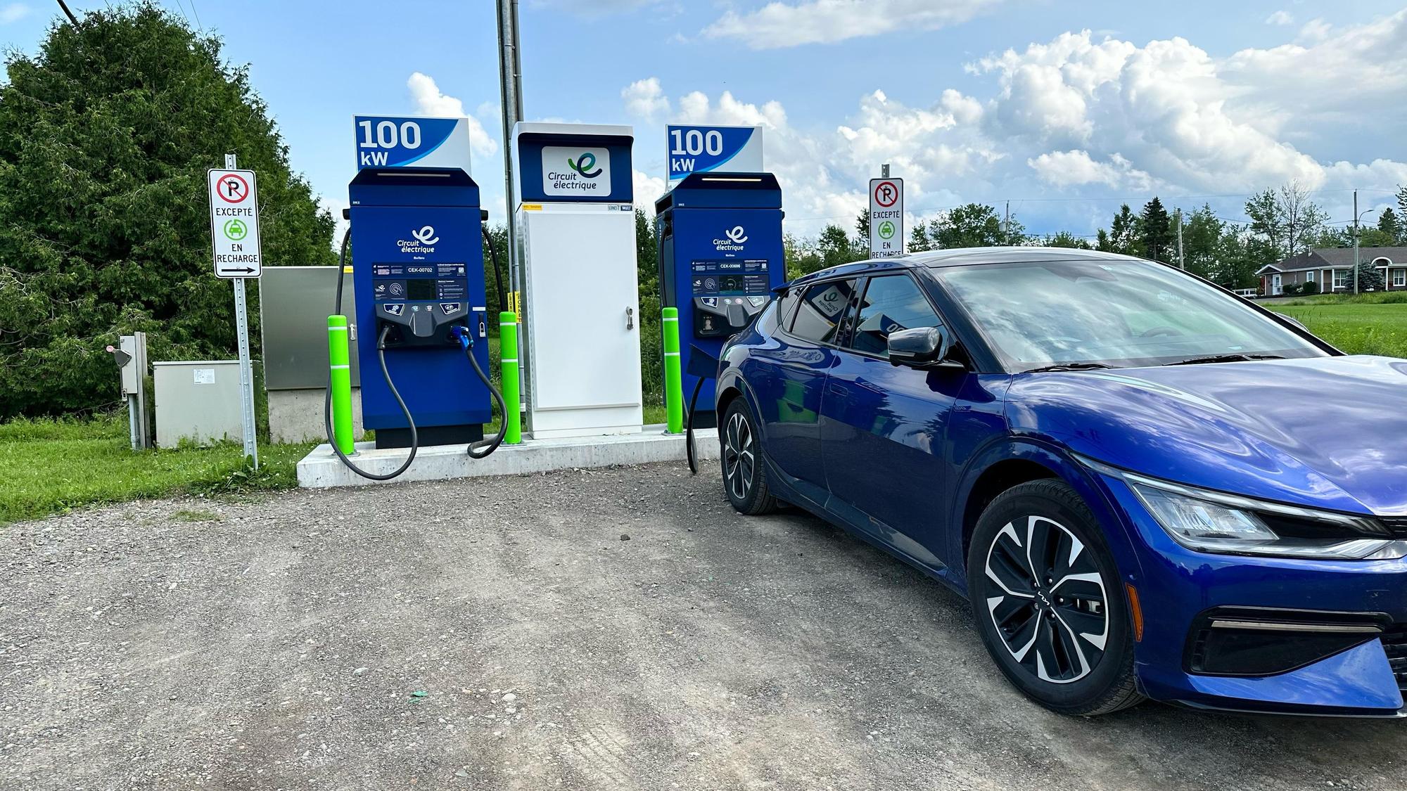 Môtel Interprovincial PointeàlaCroix, QC EV Station