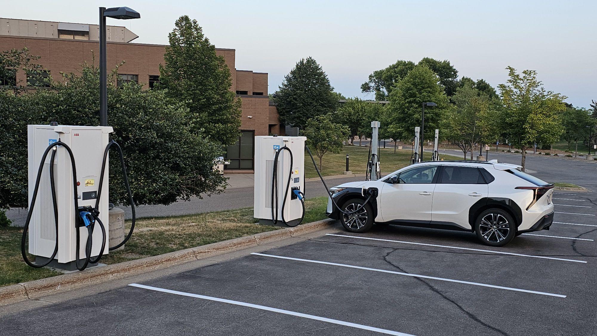 Plymouth City Hall Plymouth, MN EV Station