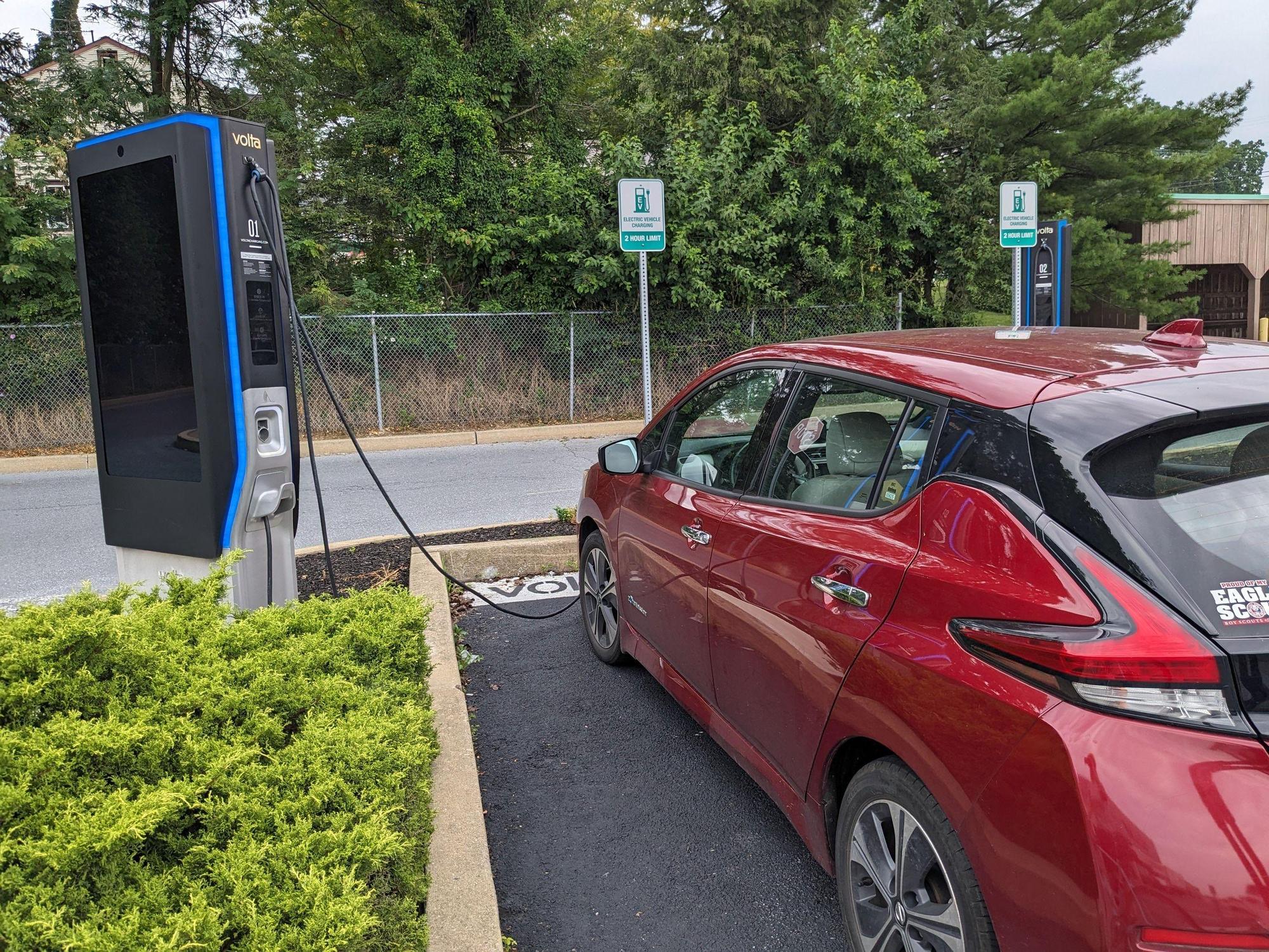 Giant Food LeacockLeolaBareville, PA EV Station
