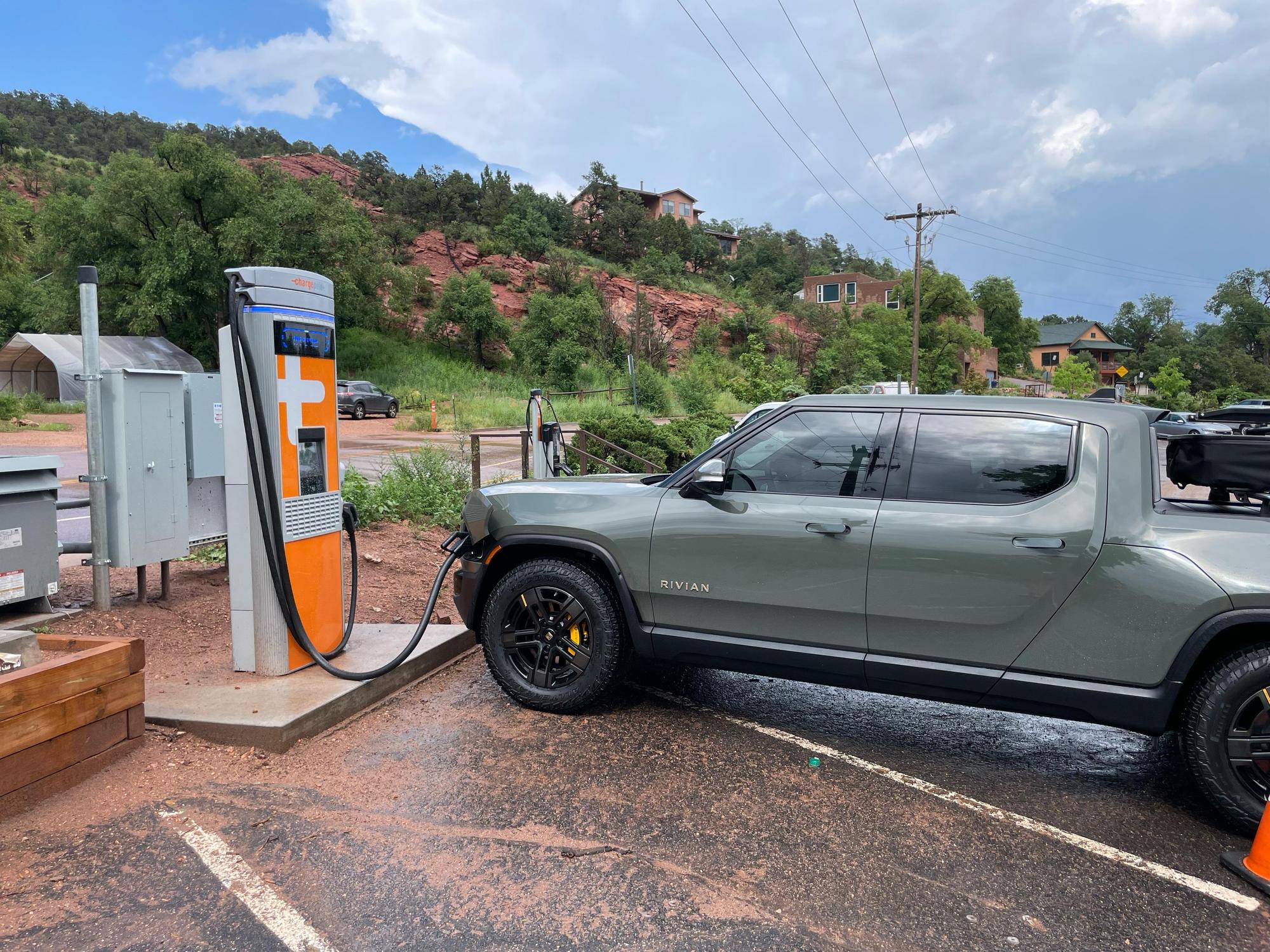 manitou-hiawatha-gardens-parking-shuttle-manitou-springs-co-ev
