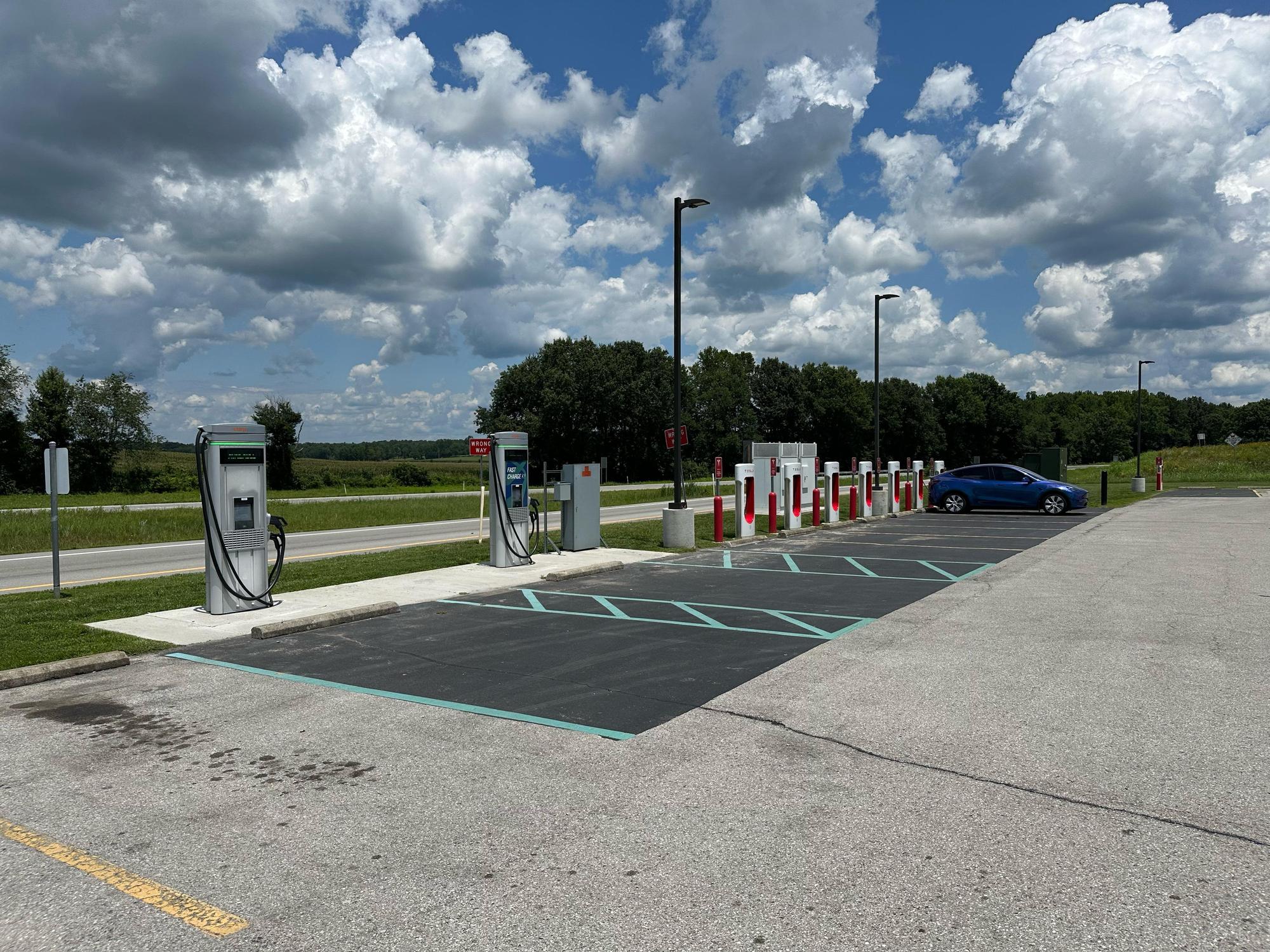 Beaver Dam Rest Stop Huck’s Service Plaza Beaver Dam, KY EV Station
